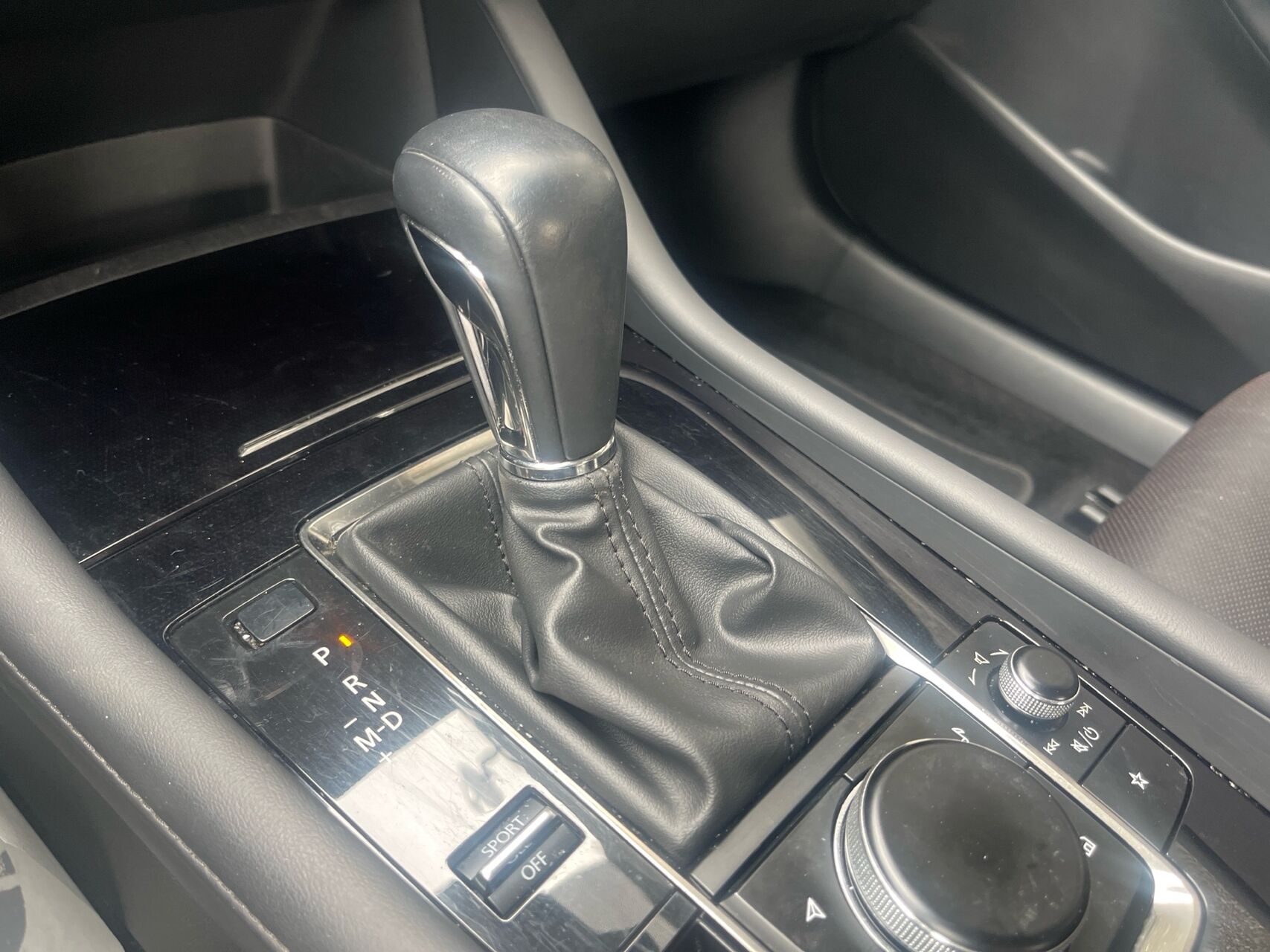 Billede af Mazda 3 2,0 Skyactiv-G  Mild hybrid Cosmo 122HK 6g Aut.