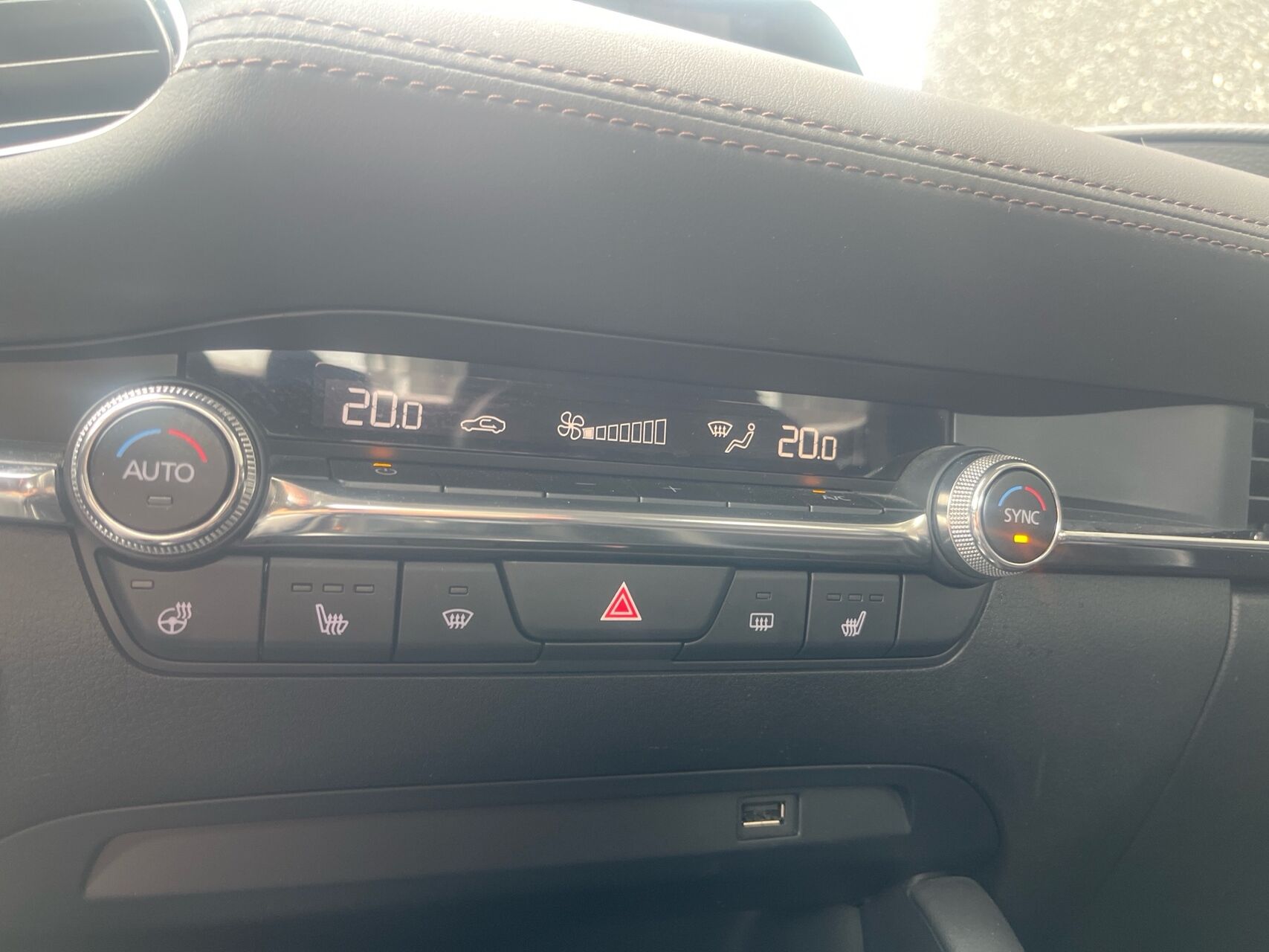 Billede af Mazda 3 2,0 Skyactiv-G  Mild hybrid Cosmo 122HK 6g Aut.