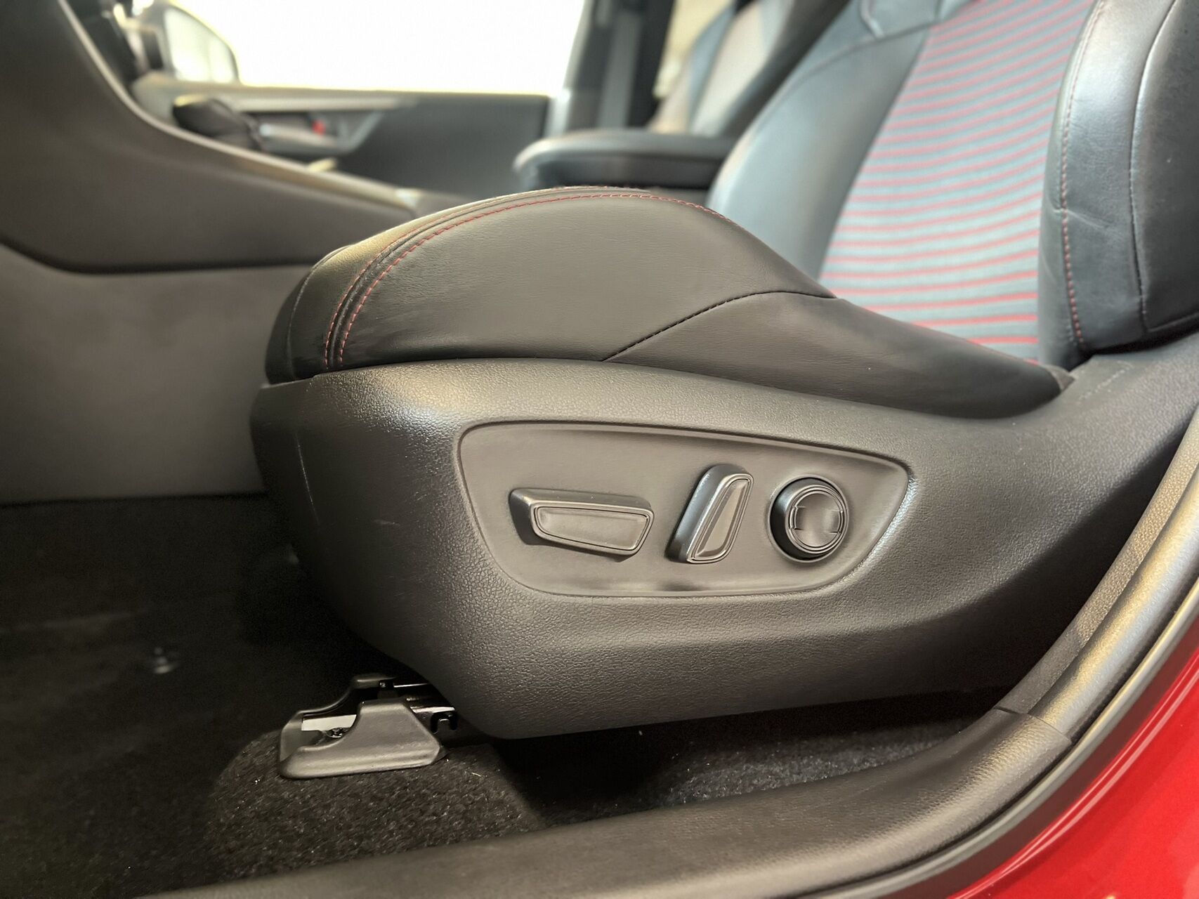 Billede af Toyota RAV4 Plug-in 2,5 Plugin-hybrid H3 Style AWD 306HK 5d 6g Aut.