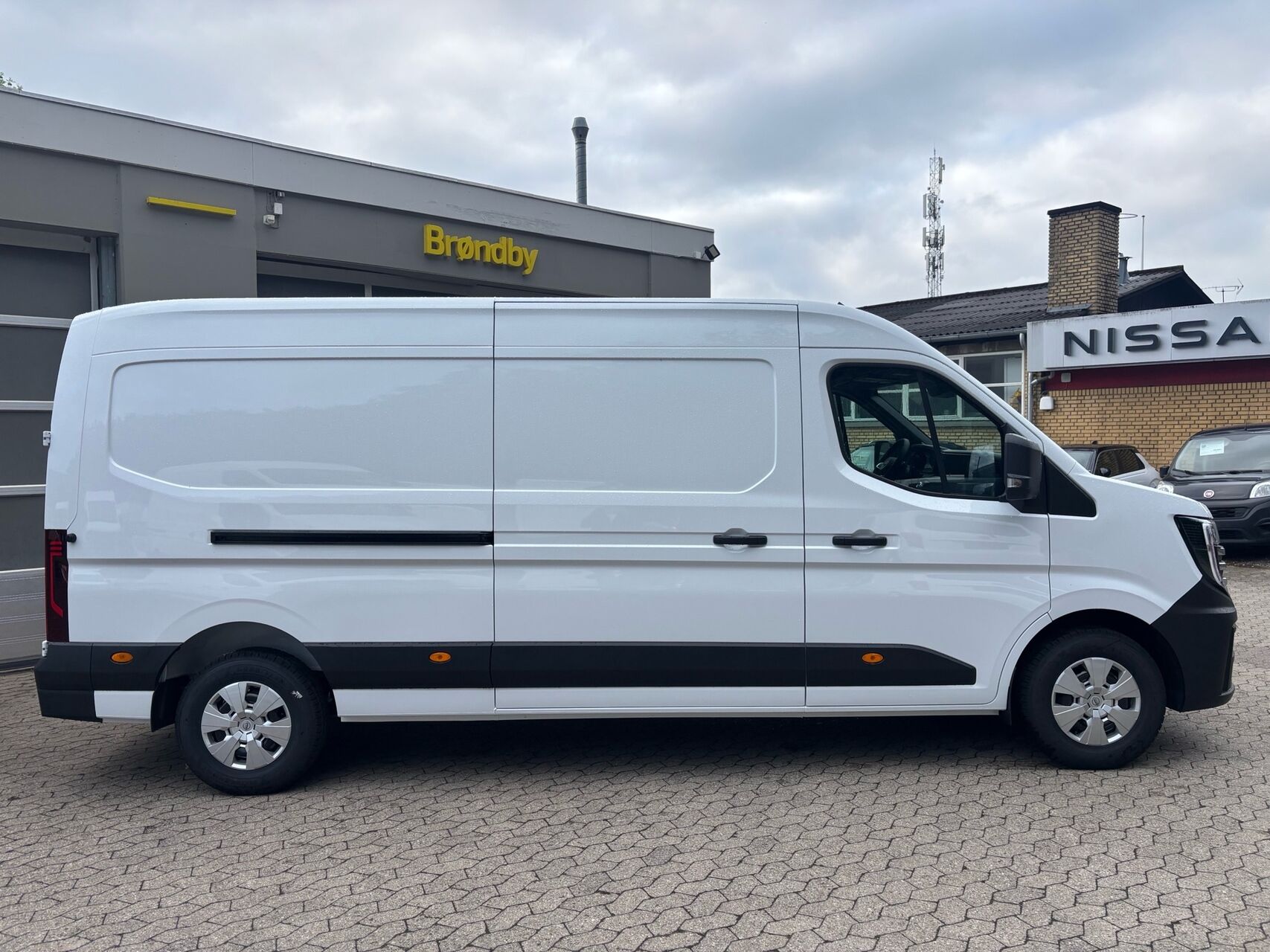 Billede af Nissan Interstar L3H2 2,0 DCi Tekna 170HK Van 9g Aut.