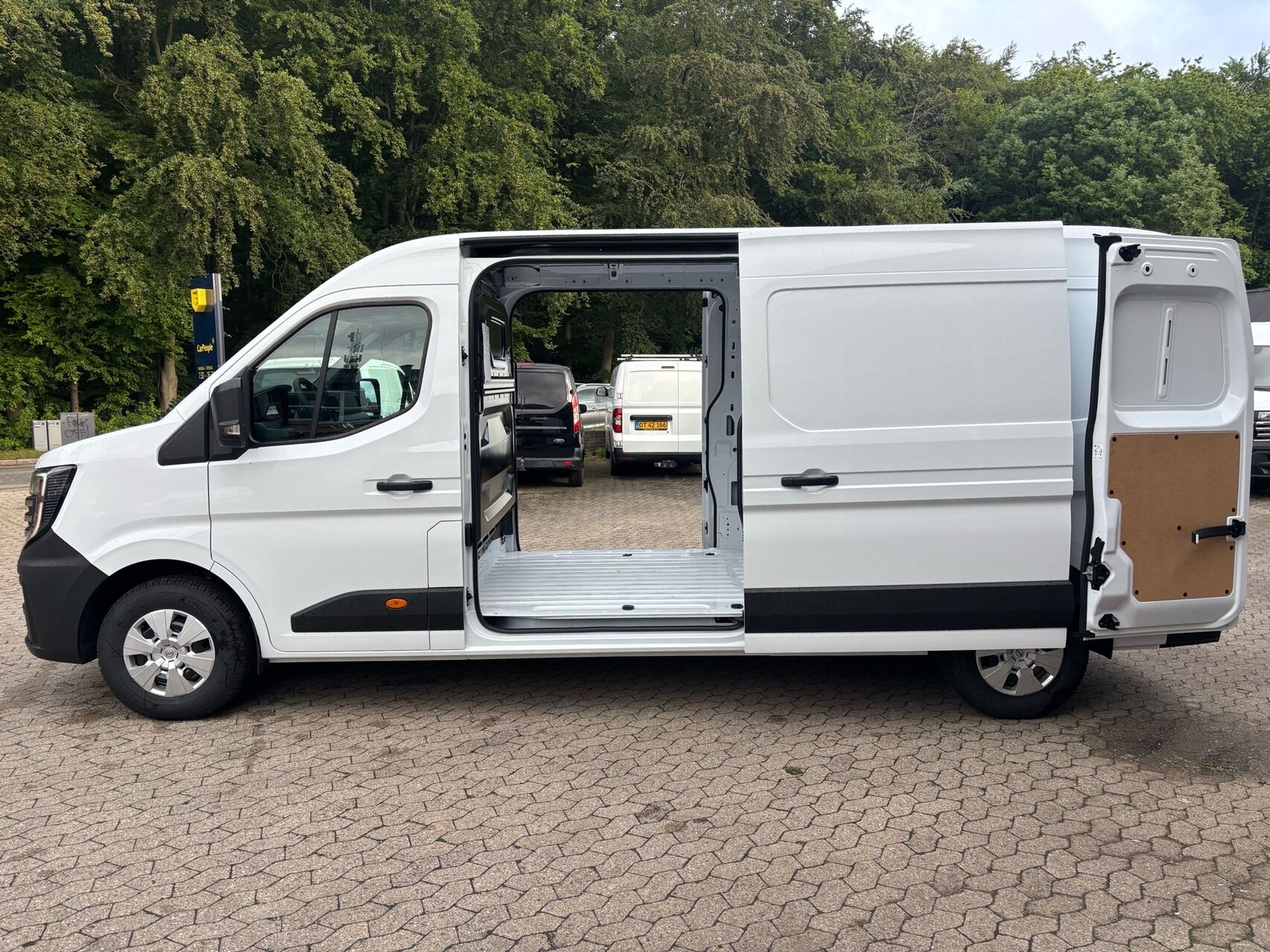 Billede af Nissan Interstar L3H2 2,0 DCi Tekna 170HK Van 9g Aut.
