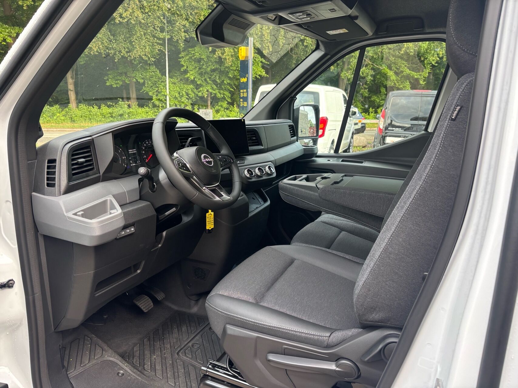 Billede af Nissan Interstar L3H2 2,0 DCi Tekna 170HK Van 9g Aut.