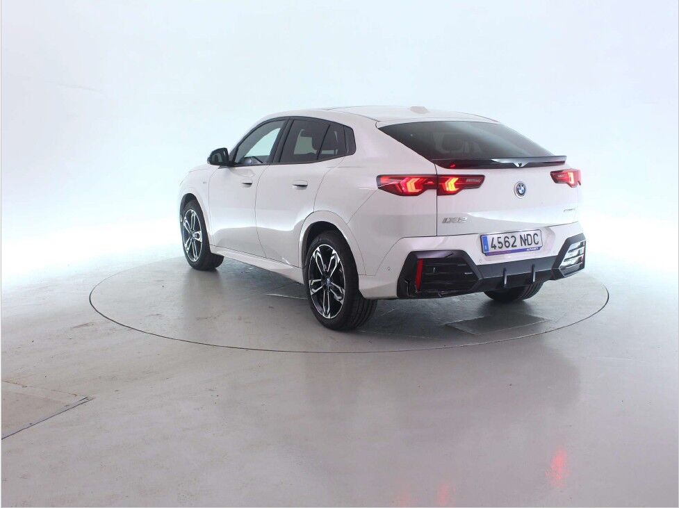 Billede af BMW iX2 eDrive20 Fully Charged 204HK 5d Aut.