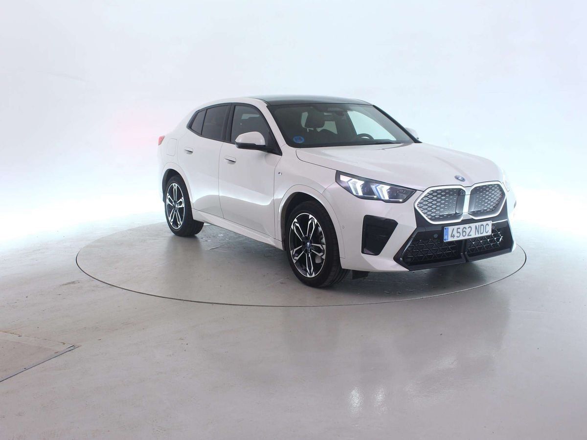Billede af BMW iX2 eDrive20 Fully Charged 204HK 5d Aut.