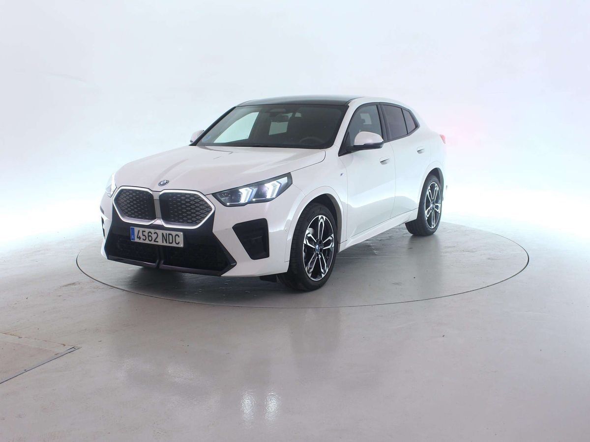 Billede af BMW iX2 eDrive20 Fully Charged 204HK 5d Aut.