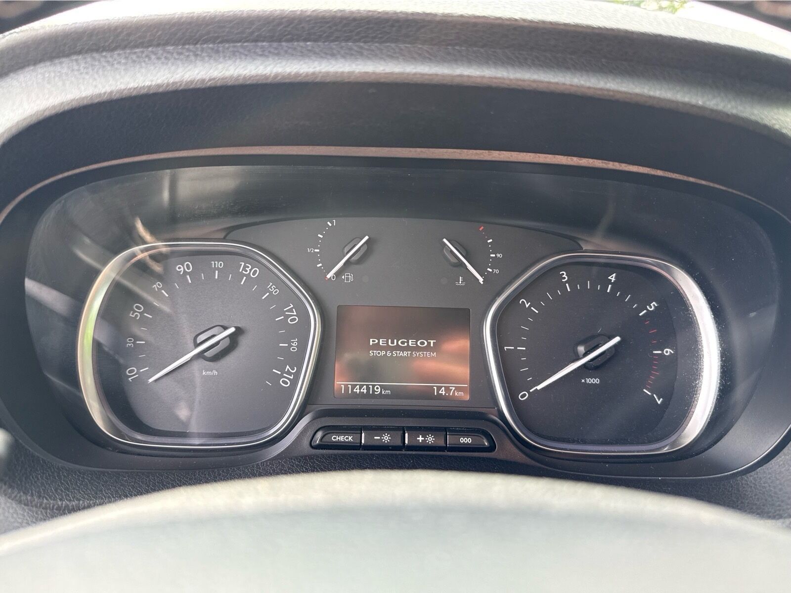 Billede af Peugeot Expert L3 2,0 BlueHDi Ultimate EAT8 177HK Van 8g Aut.