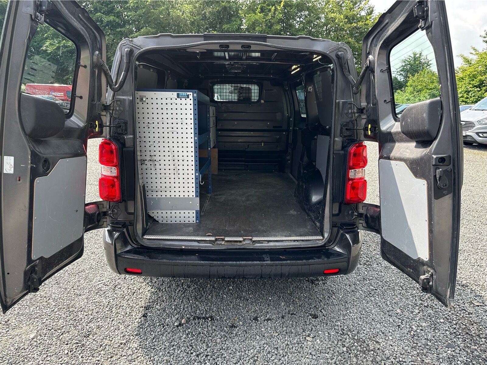 Billede af Peugeot Expert L3 2,0 BlueHDi Ultimate EAT8 177HK Van 8g Aut.
