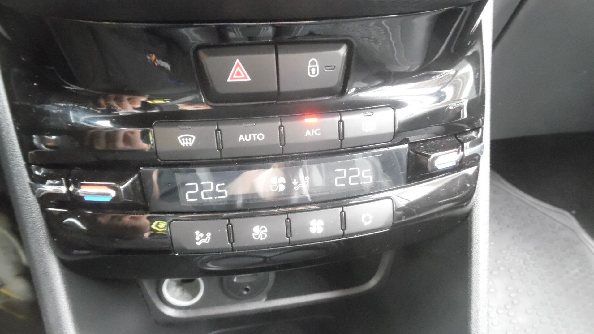 Billede af Peugeot 2008 1,2 VTi Allure 82HK