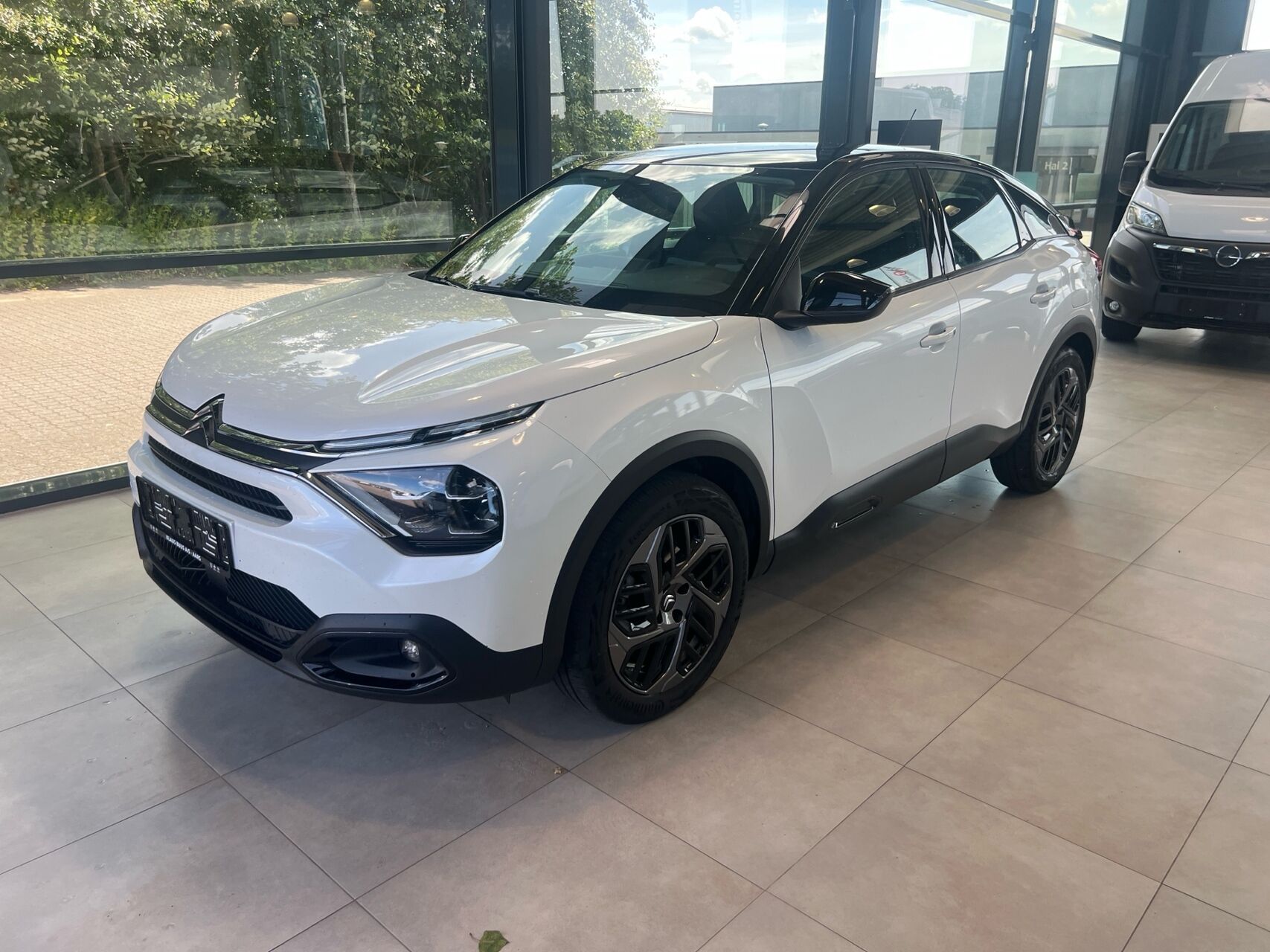Billede af Citroën C4 1,2 PureTech Chevron Sport EAT8 130HK 5d 8g Aut.