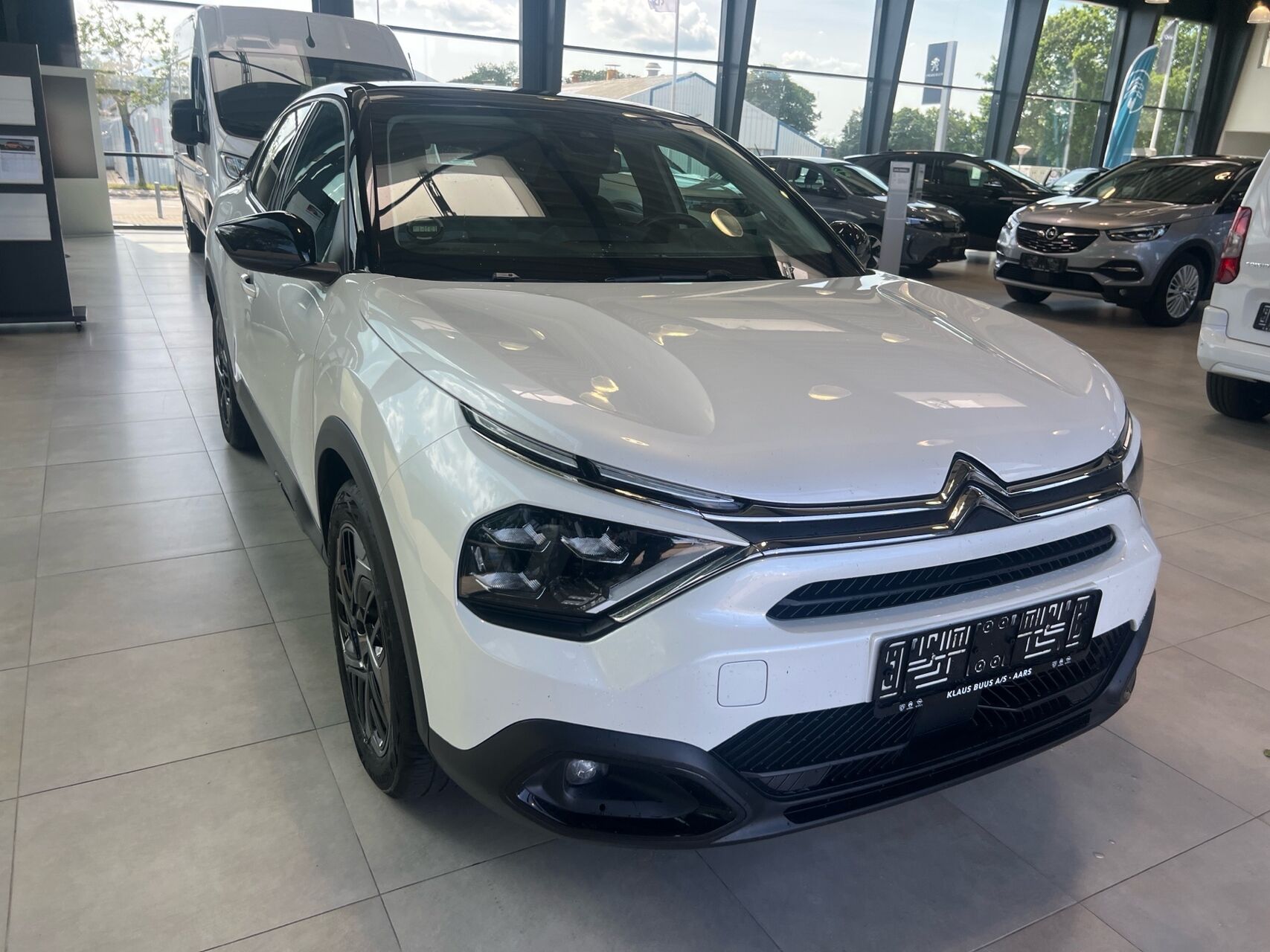 Billede af Citroën C4 1,2 PureTech Chevron Sport EAT8 130HK 5d 8g Aut.