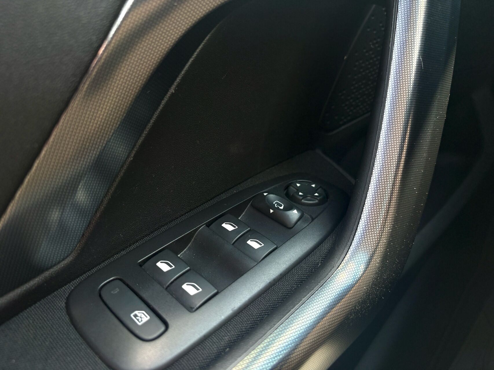 Billede af Peugeot 2008 1,2 PureTech Prestige 130HK 5d 6g