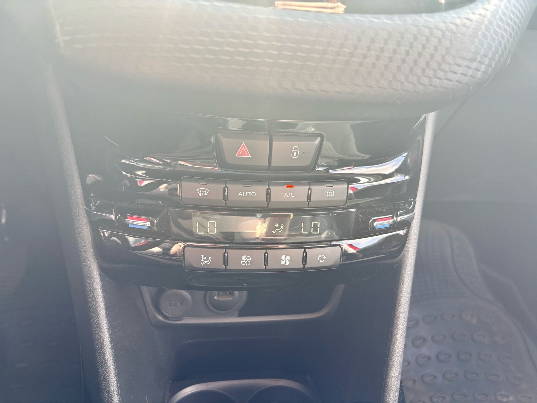 Billede af Peugeot 2008 1,2 PureTech Prestige 130HK 5d 6g