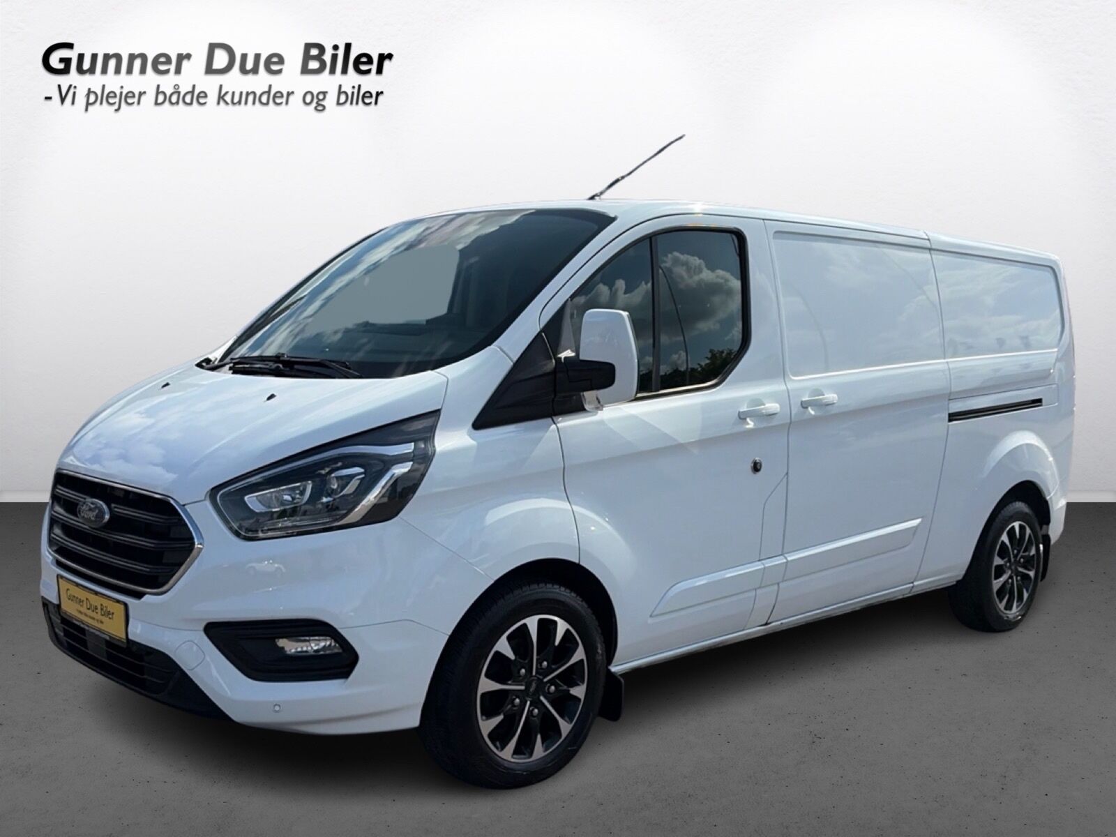 Billede af Ford Transit Custom 300 L2H1 2,0 TDCi Limited 170HK Van 6g Aut.