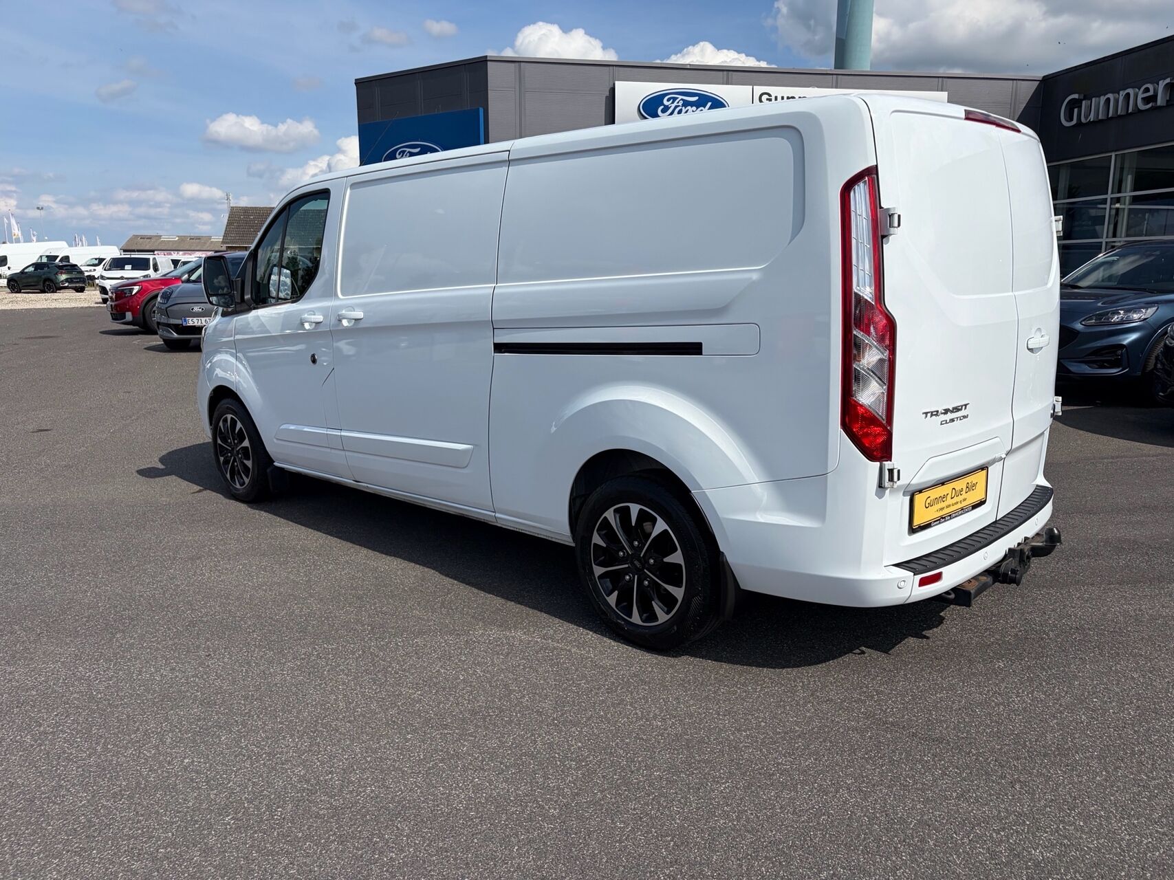 Billede af Ford Transit Custom 300 L2H1 2,0 TDCi Limited 170HK Van 6g Aut.