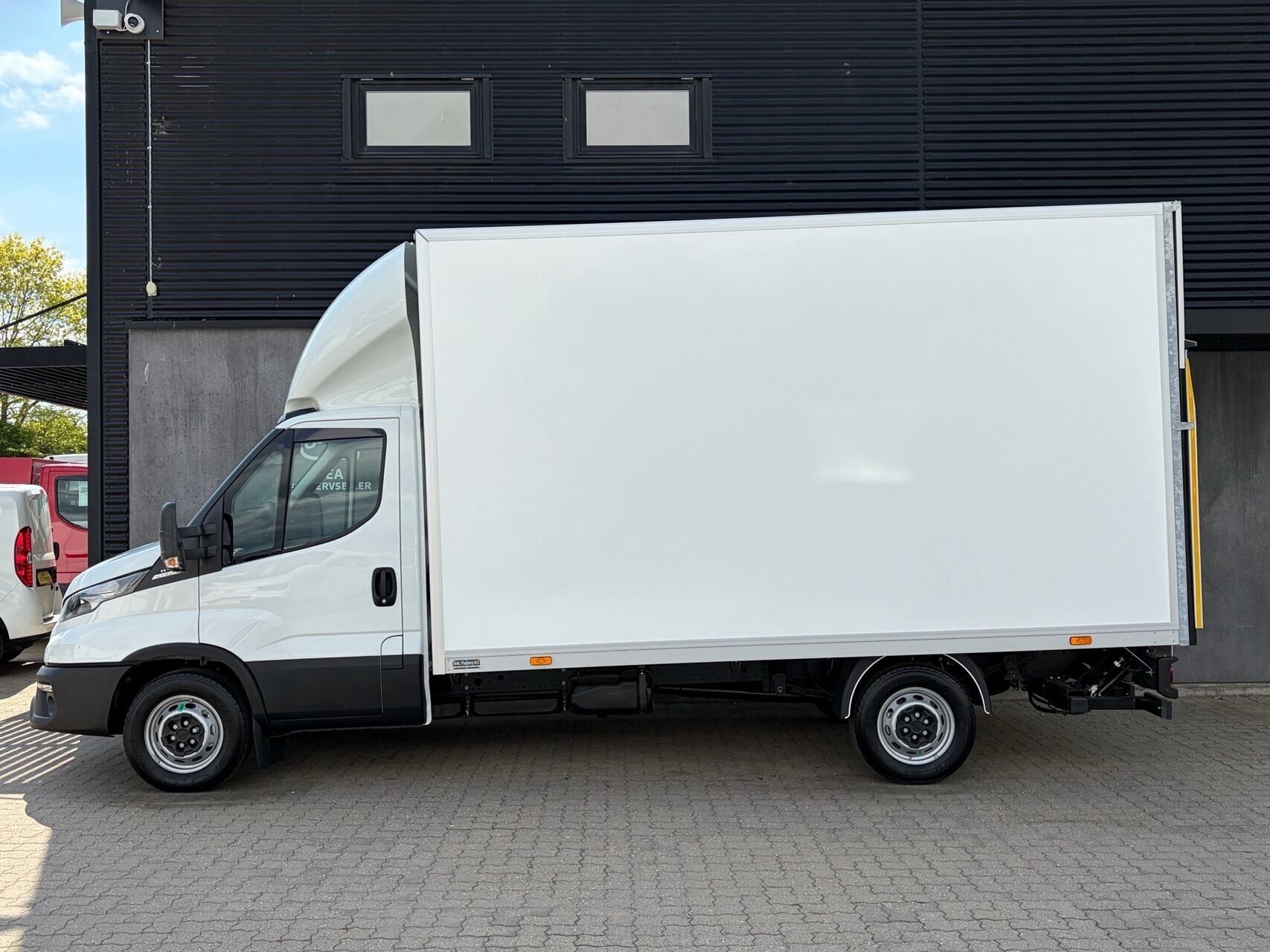 Billede af Iveco Daily 35S18 4100mm 3,0 D 180HK Ladv./Chas. 8g Aut.