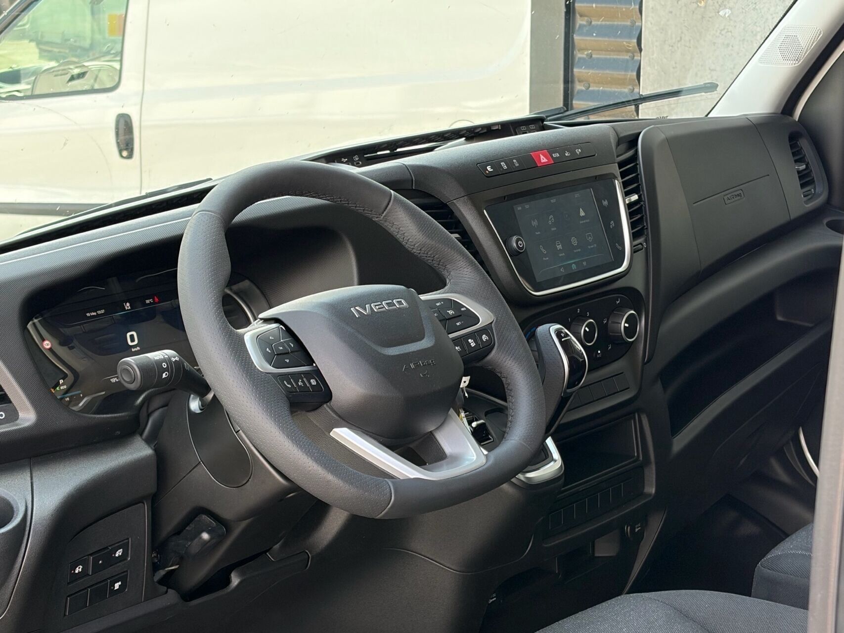 Billede af Iveco Daily 35S18 4100mm 3,0 D 180HK Ladv./Chas. 8g Aut.