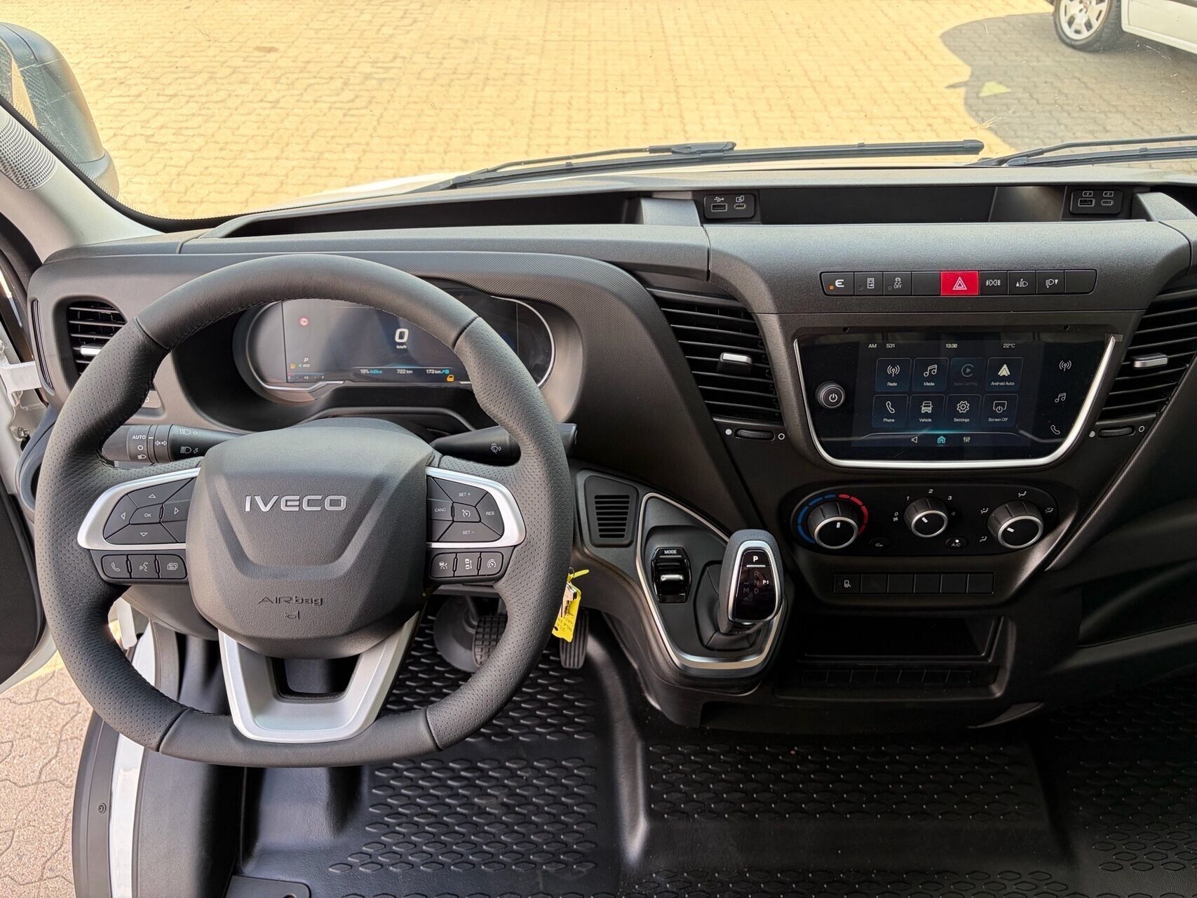 Billede af Iveco Daily 35S18 4100mm 3,0 D 180HK Ladv./Chas. 8g Aut.
