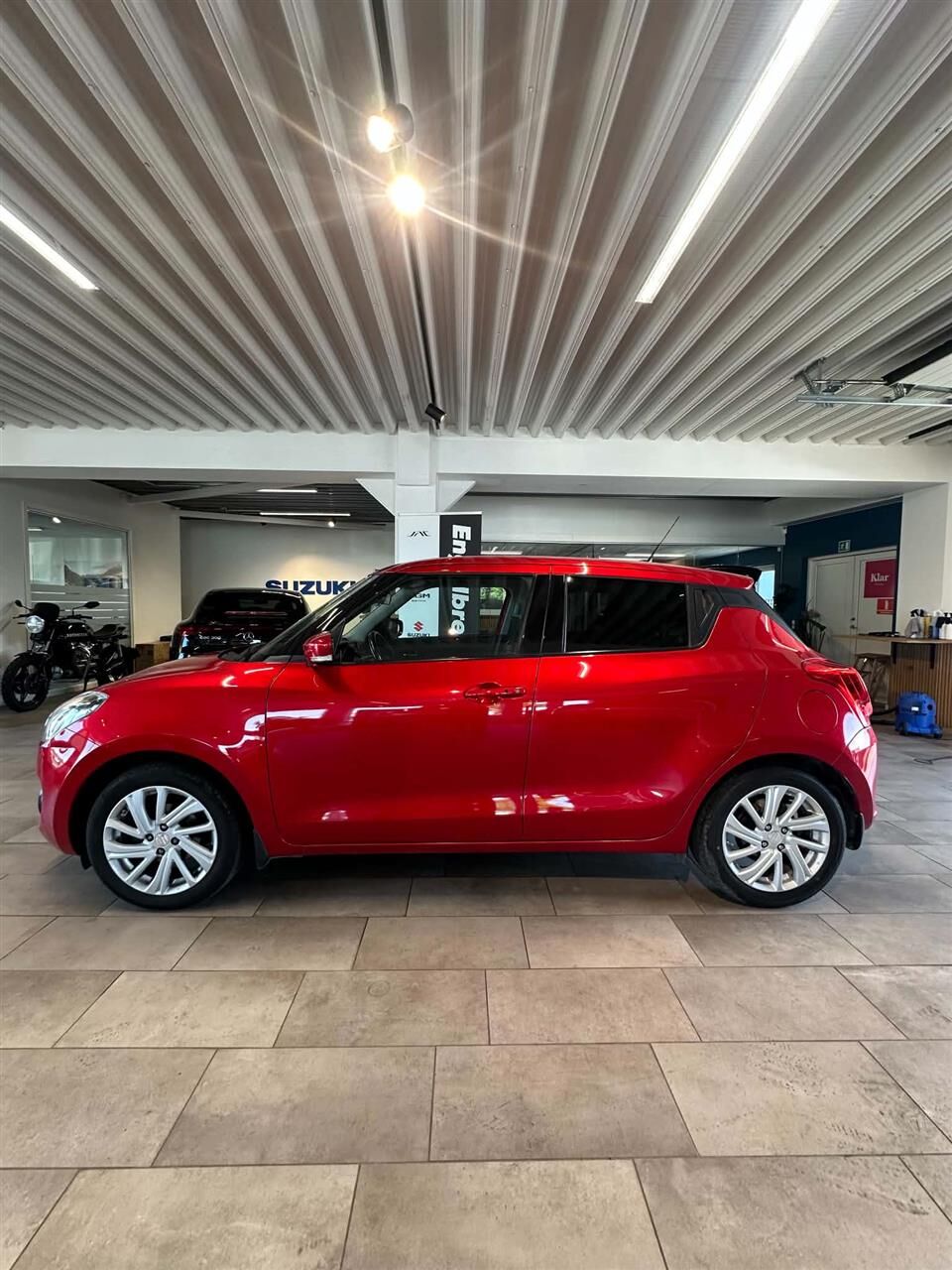 Billede af Suzuki Swift 1,2 Dualjet  Mild hybrid Exclusive AEB CVT 83HK 5d Trinl. Gear