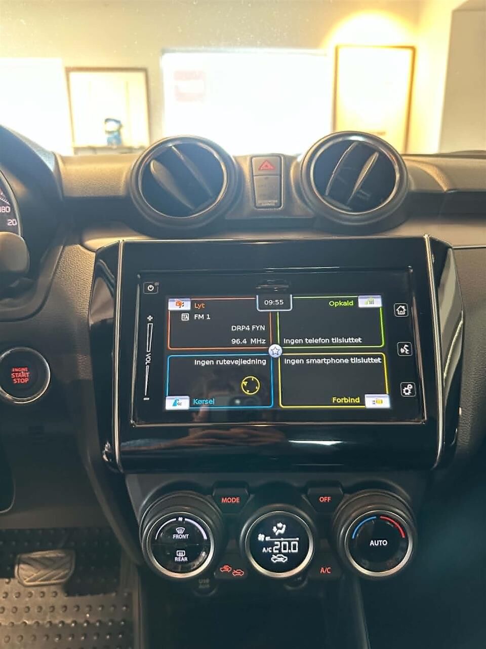 Billede af Suzuki Swift 1,2 Dualjet  Mild hybrid Exclusive AEB CVT 83HK 5d Trinl. Gear