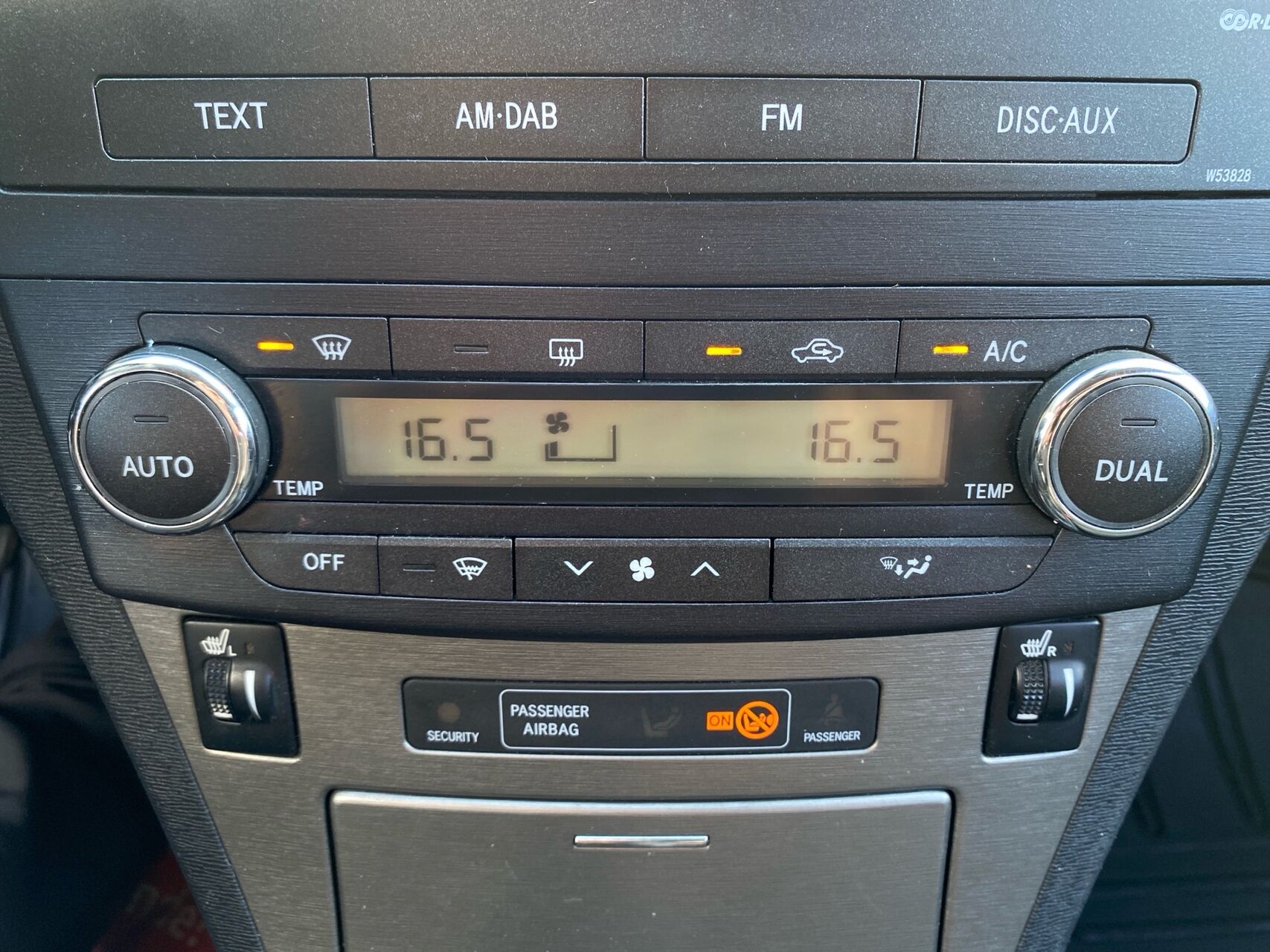 Billede af Toyota Avensis 1,8 VVT-I T1 147HK Stc 6g