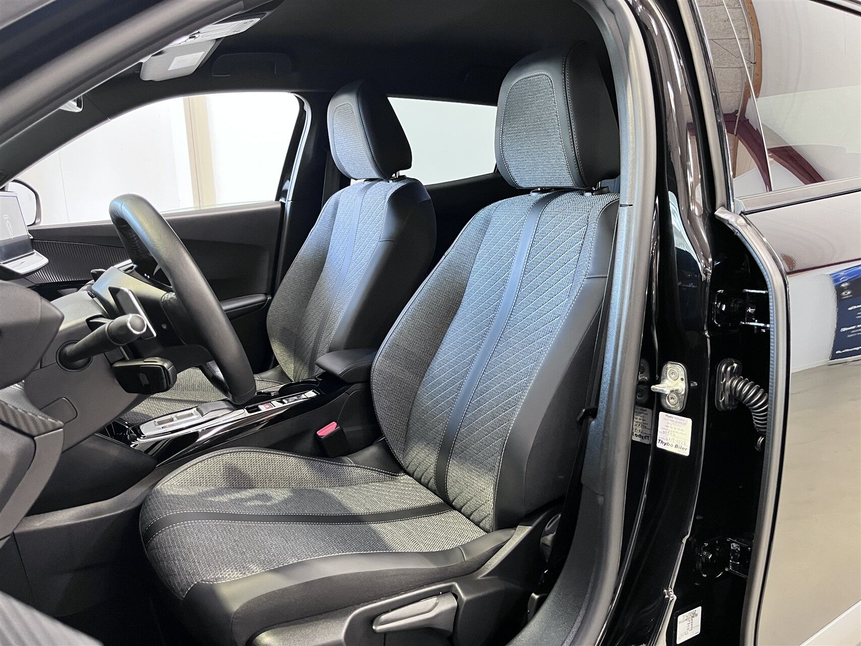 Billede af Peugeot 2008 1,2 PureTech Allure EAT8 130HK 5d 8g Aut.