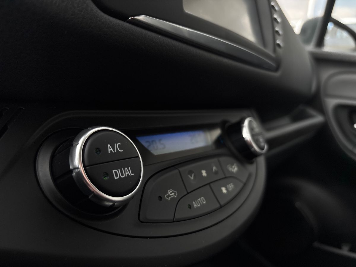 Billede af Toyota Yaris 1,5 Hybrid H3 Smartpakke E-CVT 100HK 5d Trinl. Gear