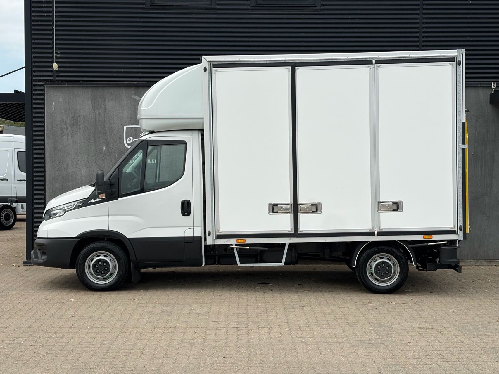 Billede af Iveco Daily 35S18 3750mm 3,0 D 180HK Ladv./Chas. 8g Aut.