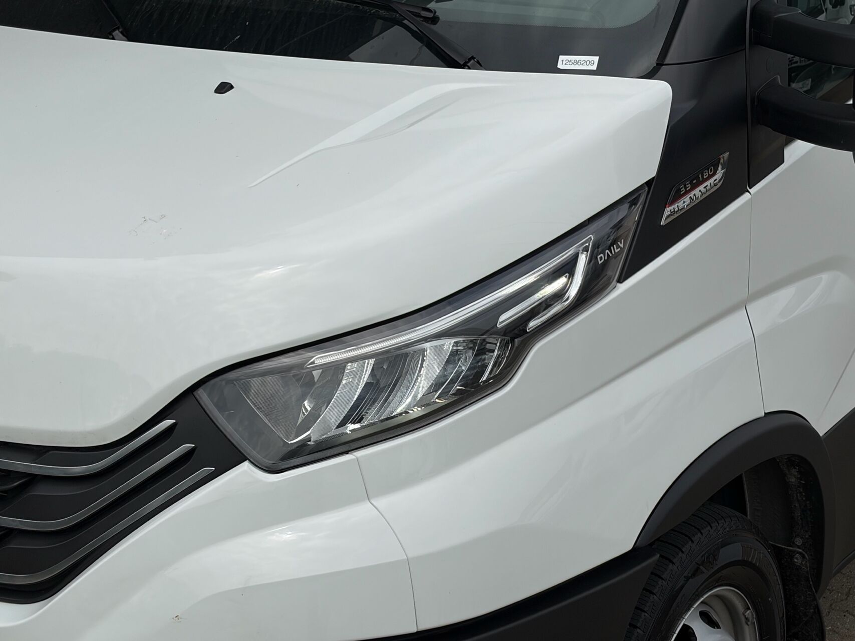 Billede af Iveco Daily 35S18 3750mm 3,0 D 180HK Ladv./Chas. 8g Aut.