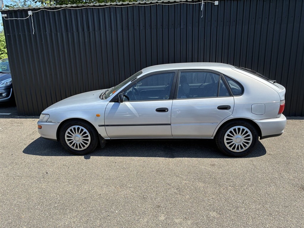 Toyota Corolla 1,3 XLi 88HK 3d