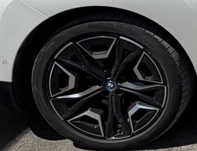 Billede af BMW iX 40 Fully Charged Sport XDrive 326HK 5d Aut. 