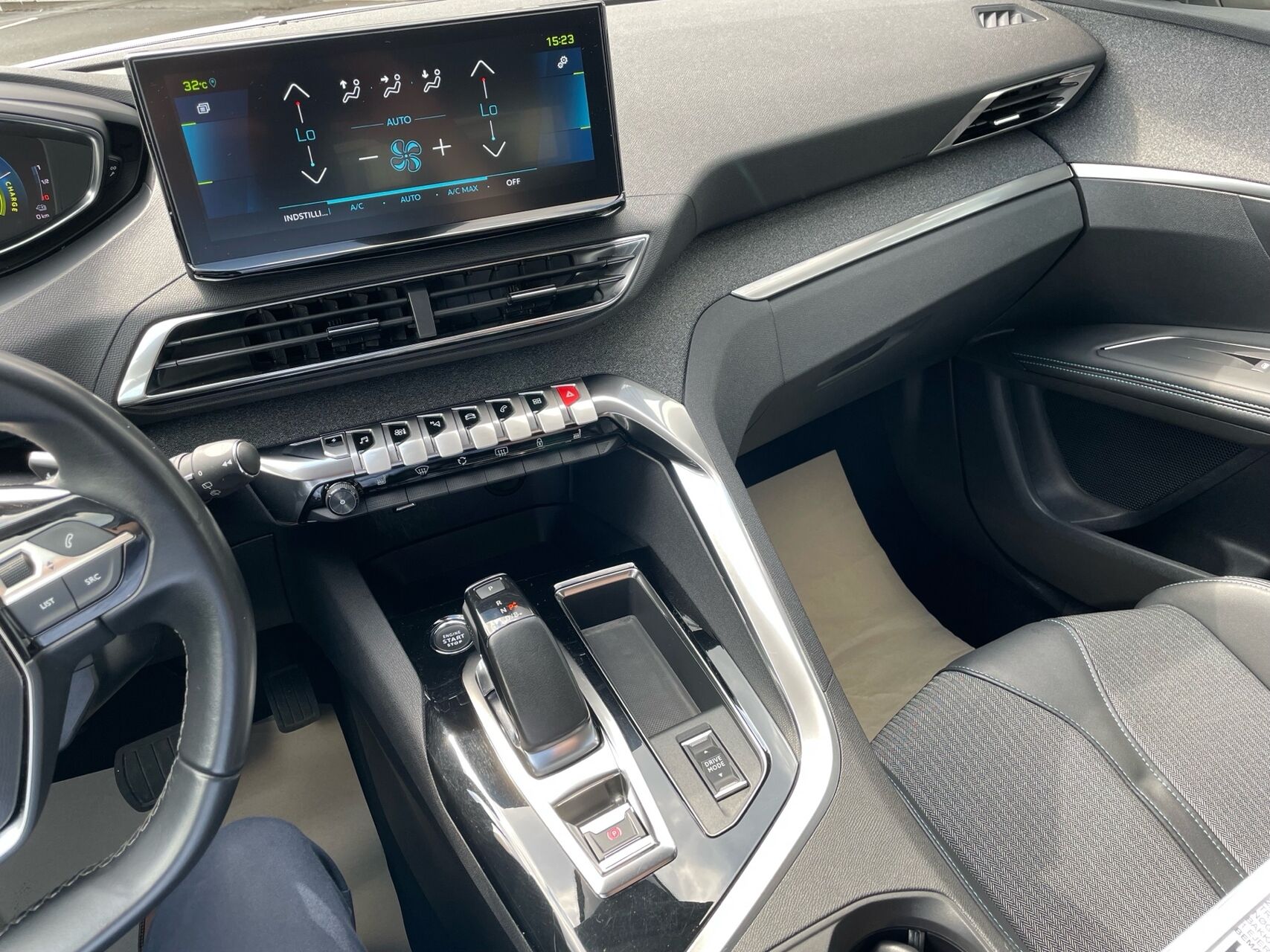 Billede af Peugeot 3008 1,6 PureTech  Plugin-hybrid Selection Sport EAT8 225HK 5d 8g Aut.