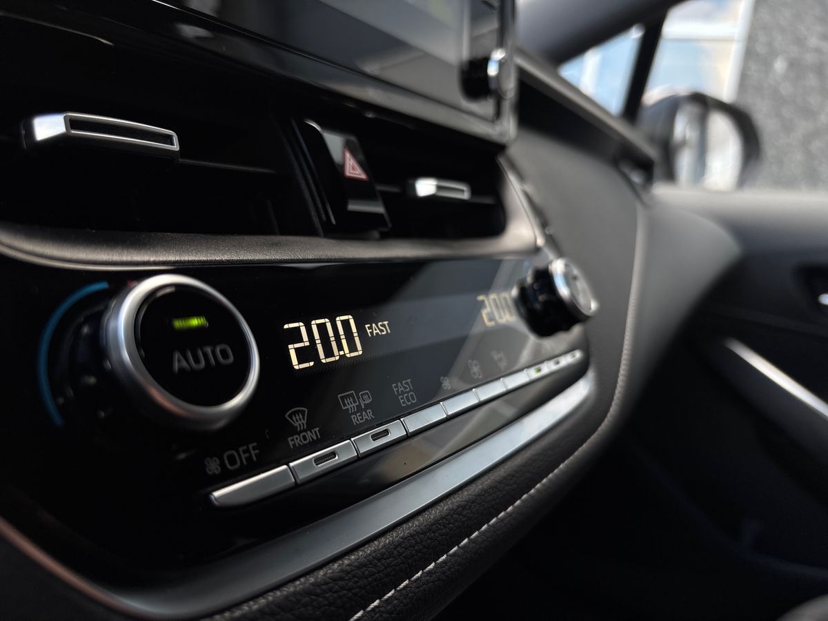 Billede af Toyota Corolla Touring Sports 1,8 Hybrid H3 Premium E-CVT 122HK Stc Trinl. Gear