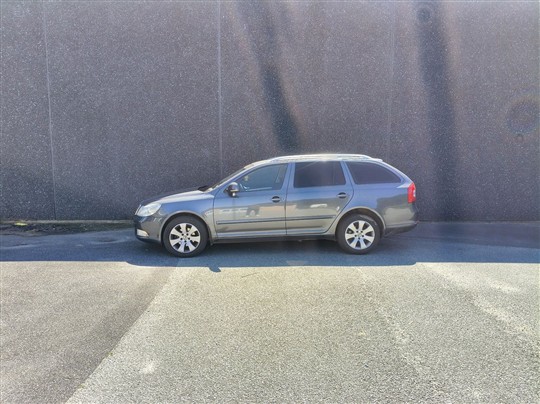Skoda Octavia Combi 1,6 Commonrail DPF Ambiente 105HK Stc