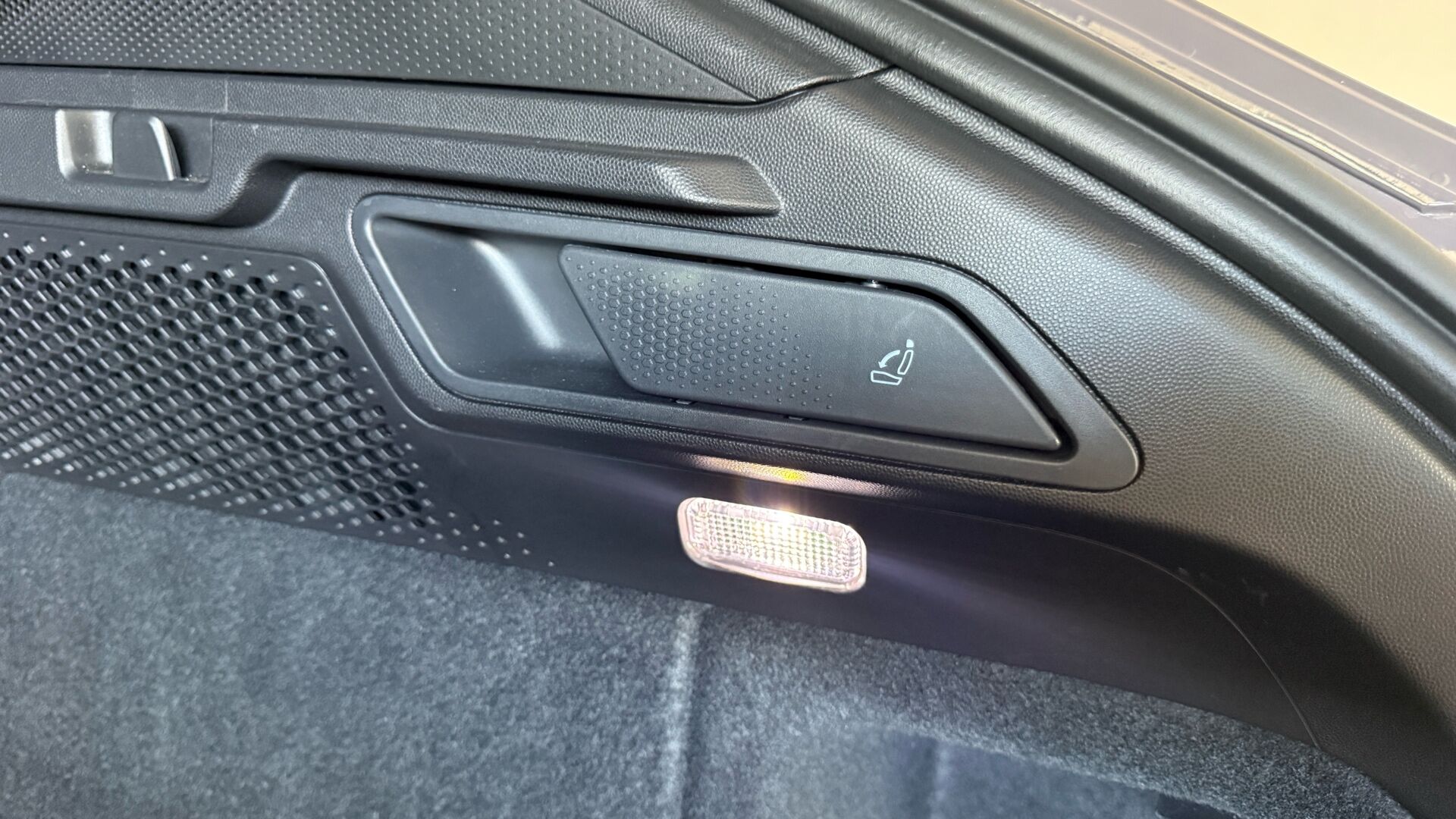 Billede af Porsche Macan 4 EL 4WD 408HK 5d Aut.