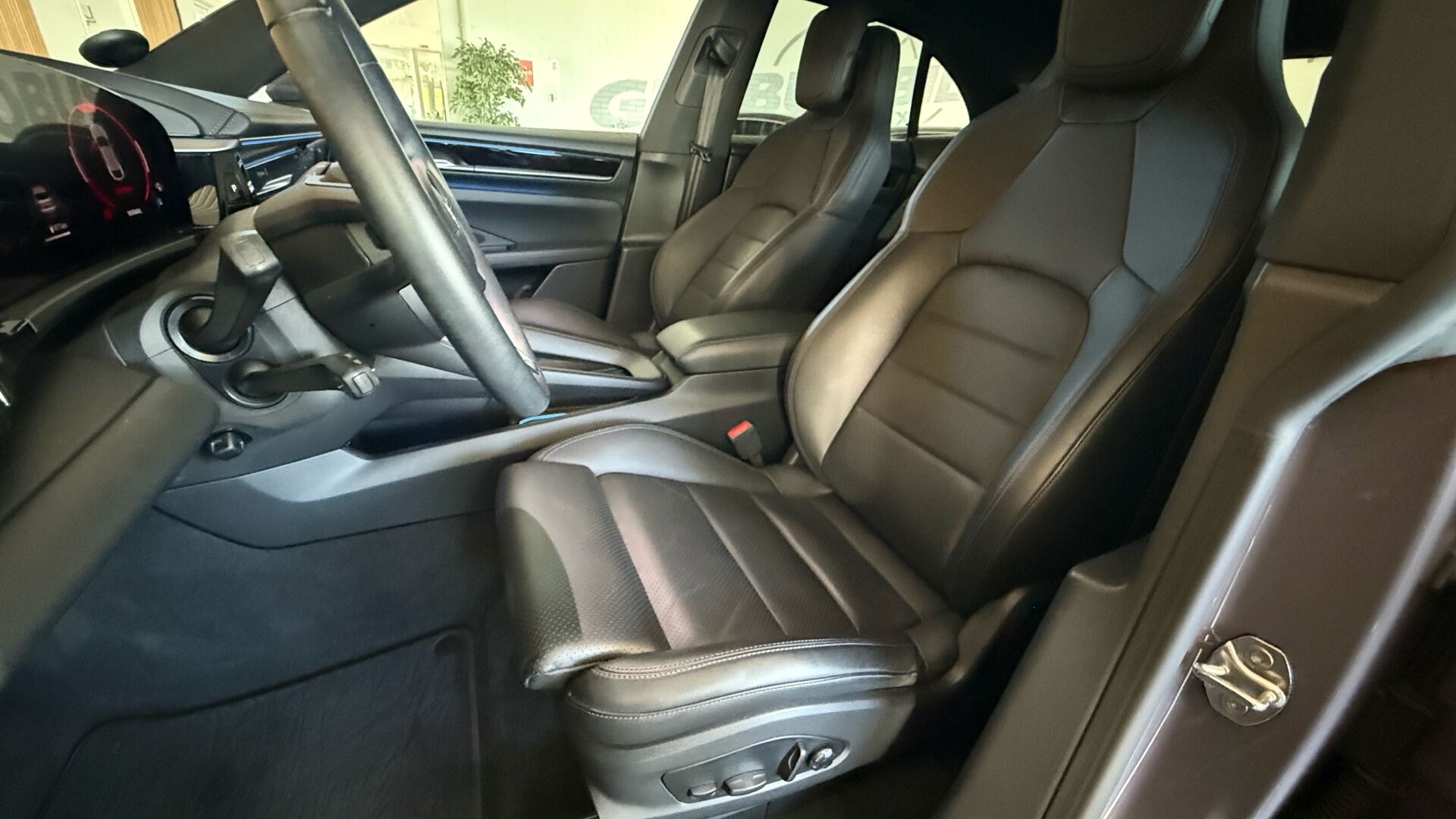 Billede af Porsche Macan 4 EL 4WD 408HK 5d Aut.