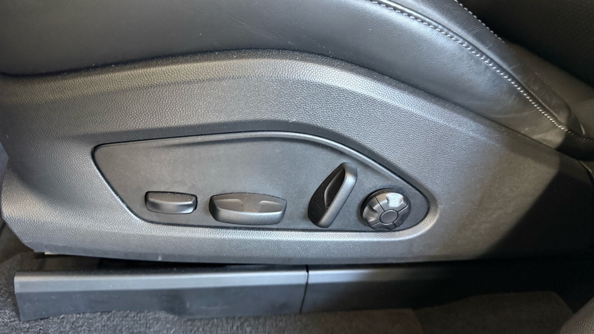Billede af Porsche Macan 4 EL 4WD 408HK 5d Aut.