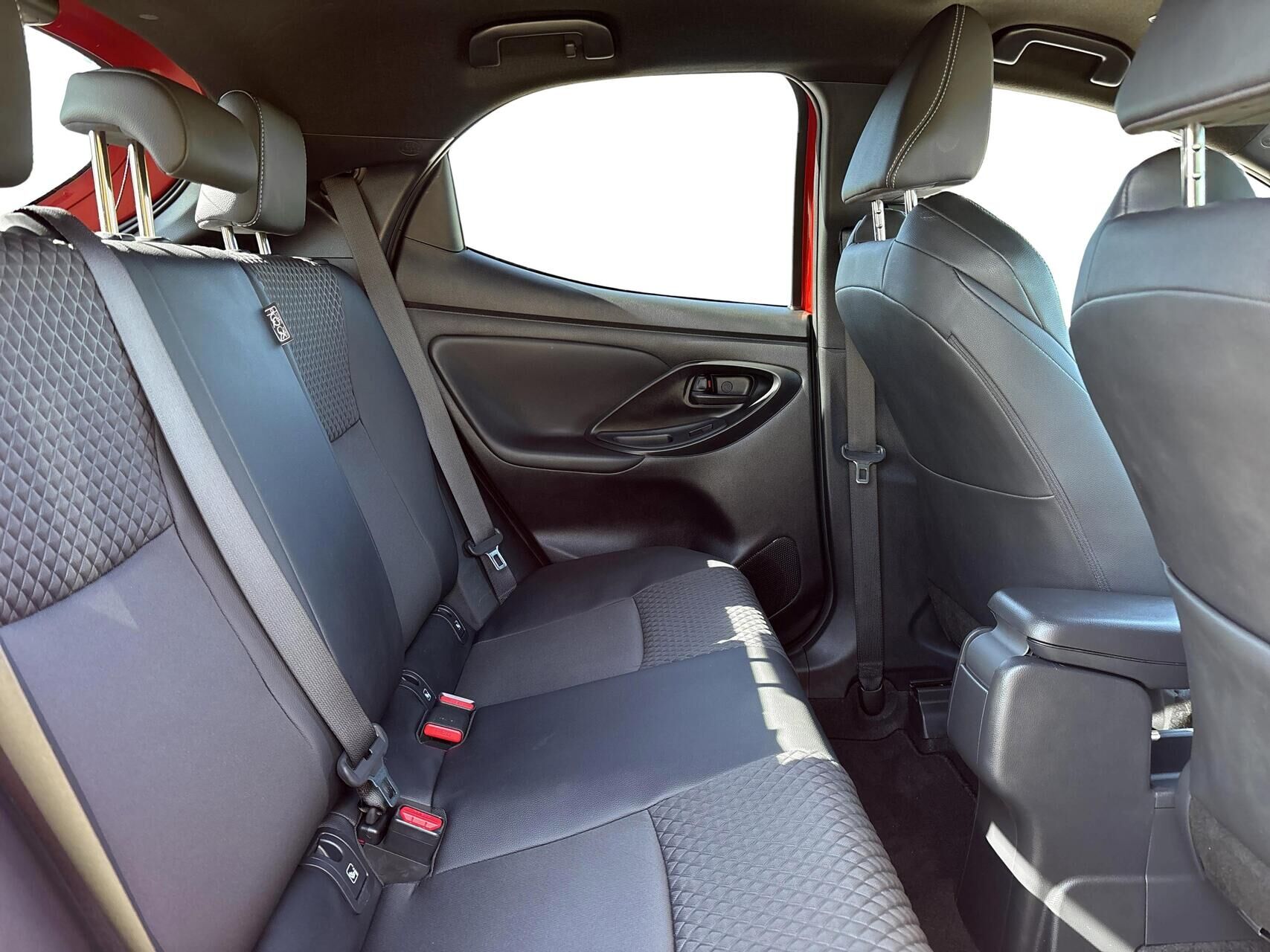 Billede af Toyota Yaris 1,5 Hybrid Executive Technology Plus 130HK 5d Trinl. Gear