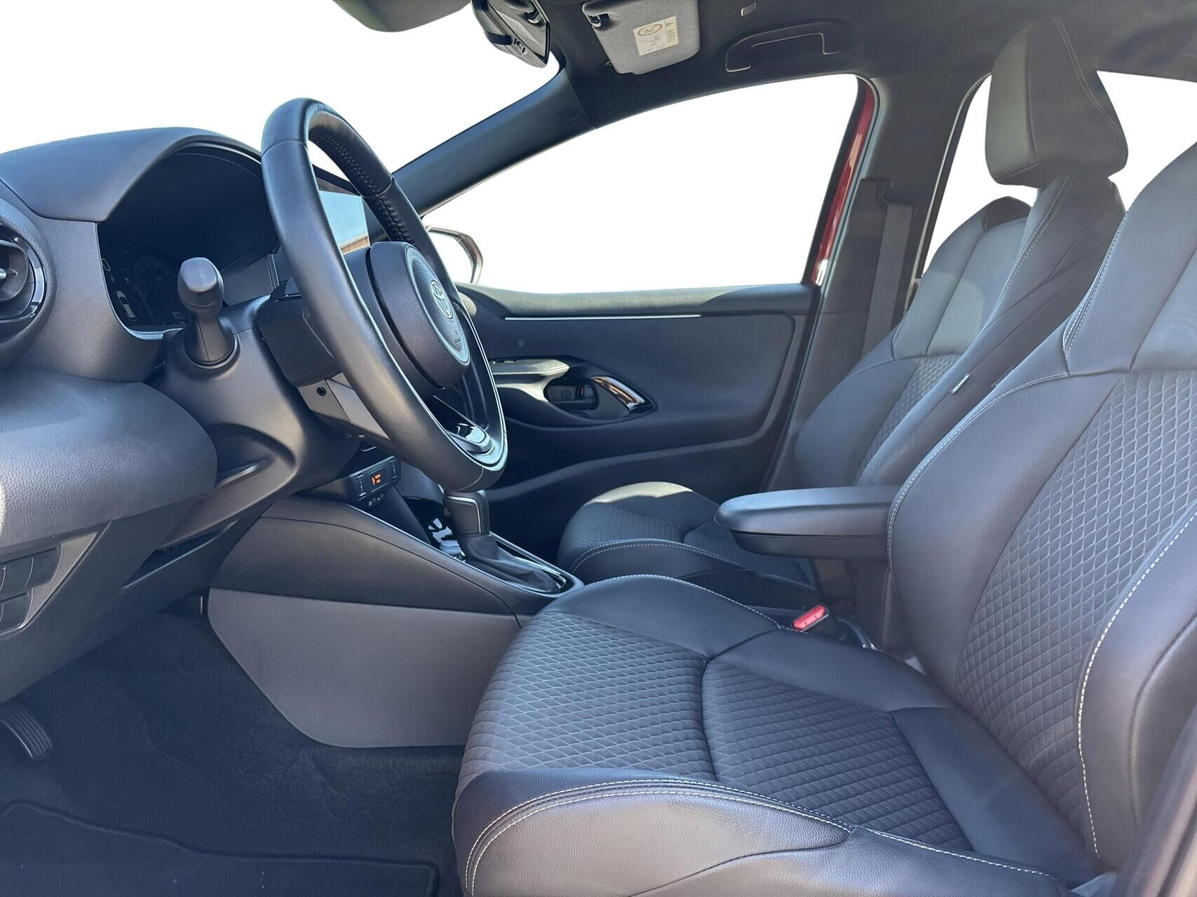 Billede af Toyota Yaris 1,5 Hybrid Executive Technology Plus 130HK 5d Trinl. Gear