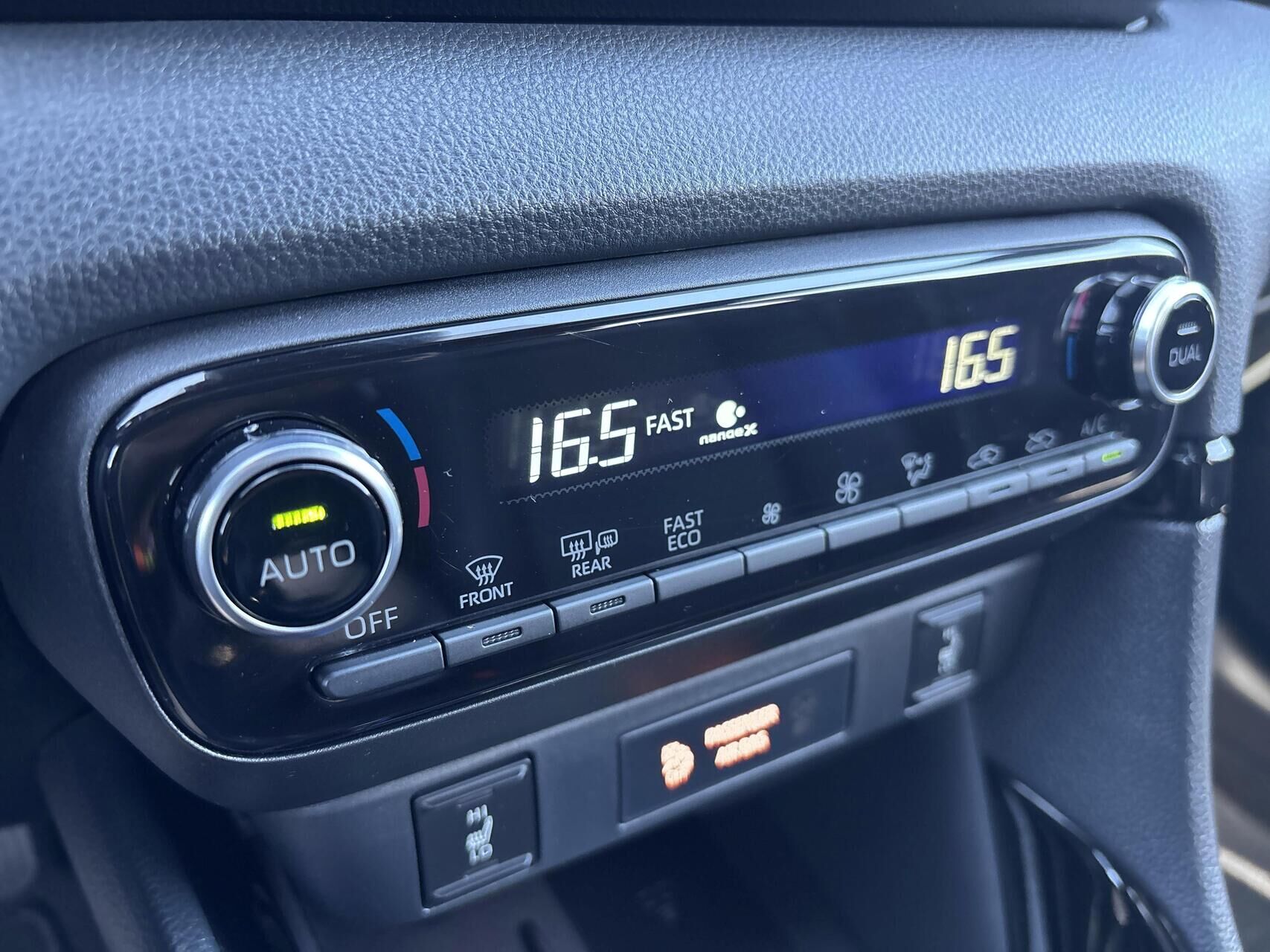 Billede af Toyota Yaris 1,5 Hybrid Executive Technology Plus 130HK 5d Trinl. Gear
