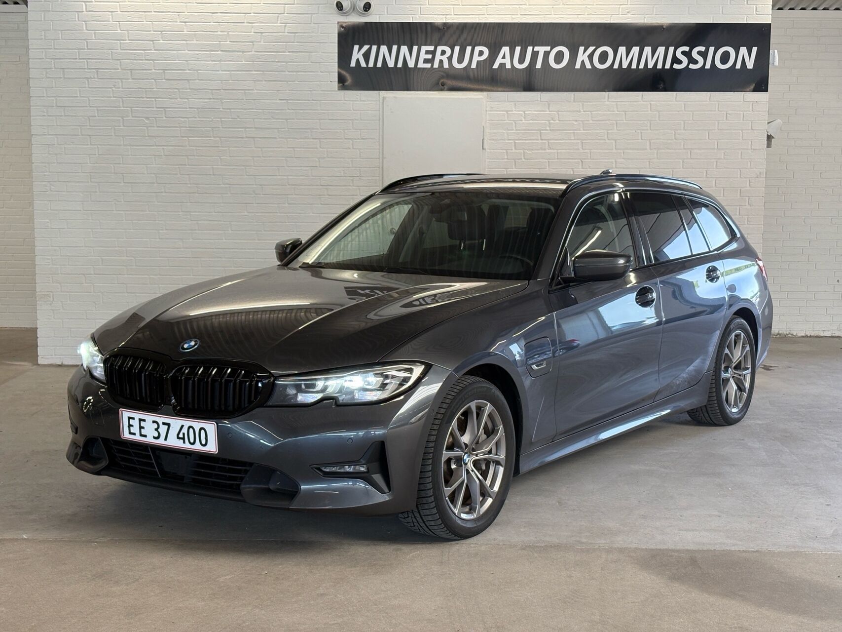 Billede af BMW 330e Touring 2,0 Plugin-hybrid Advantage Steptronic 292HK Stc 8g Aut.