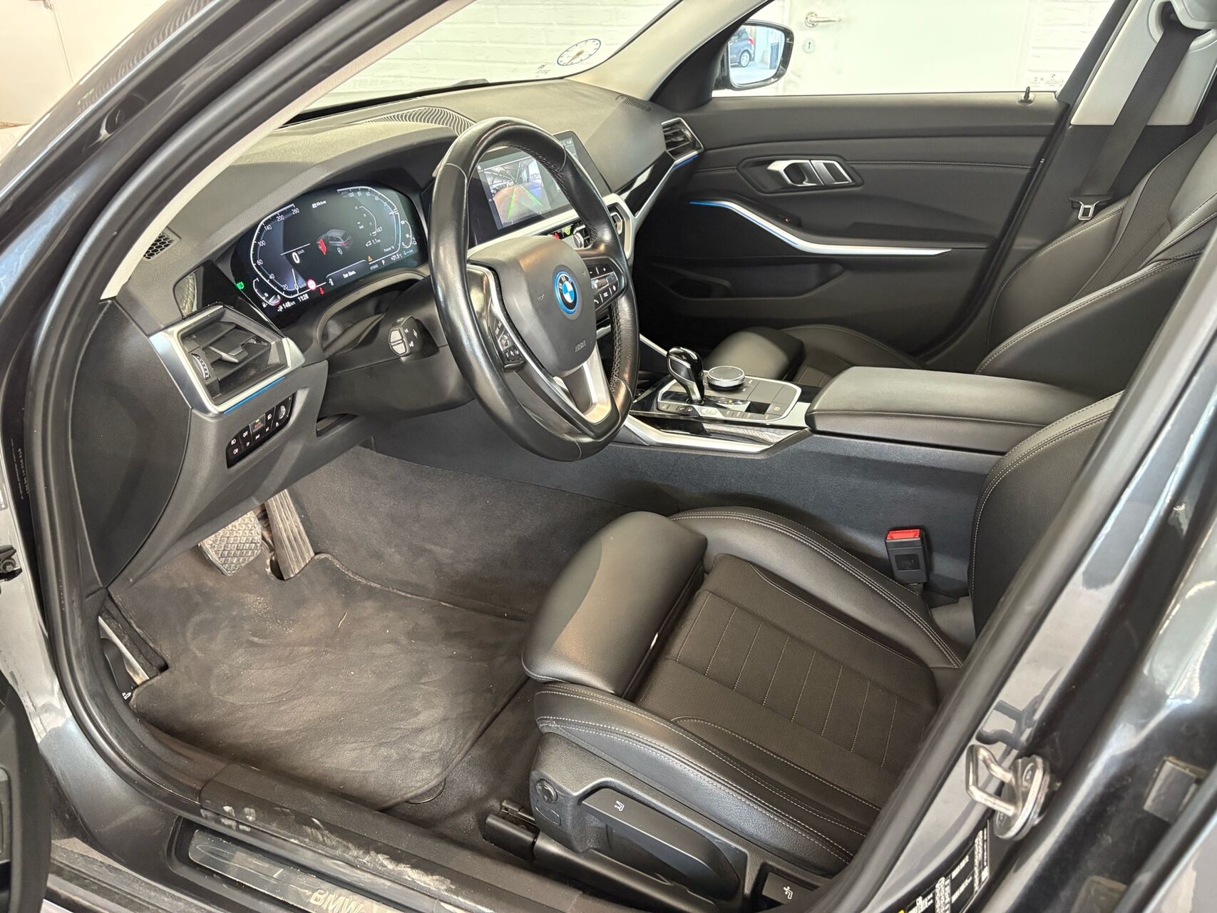 Billede af BMW 330e Touring 2,0 Plugin-hybrid Advantage Steptronic 292HK Stc 8g Aut.