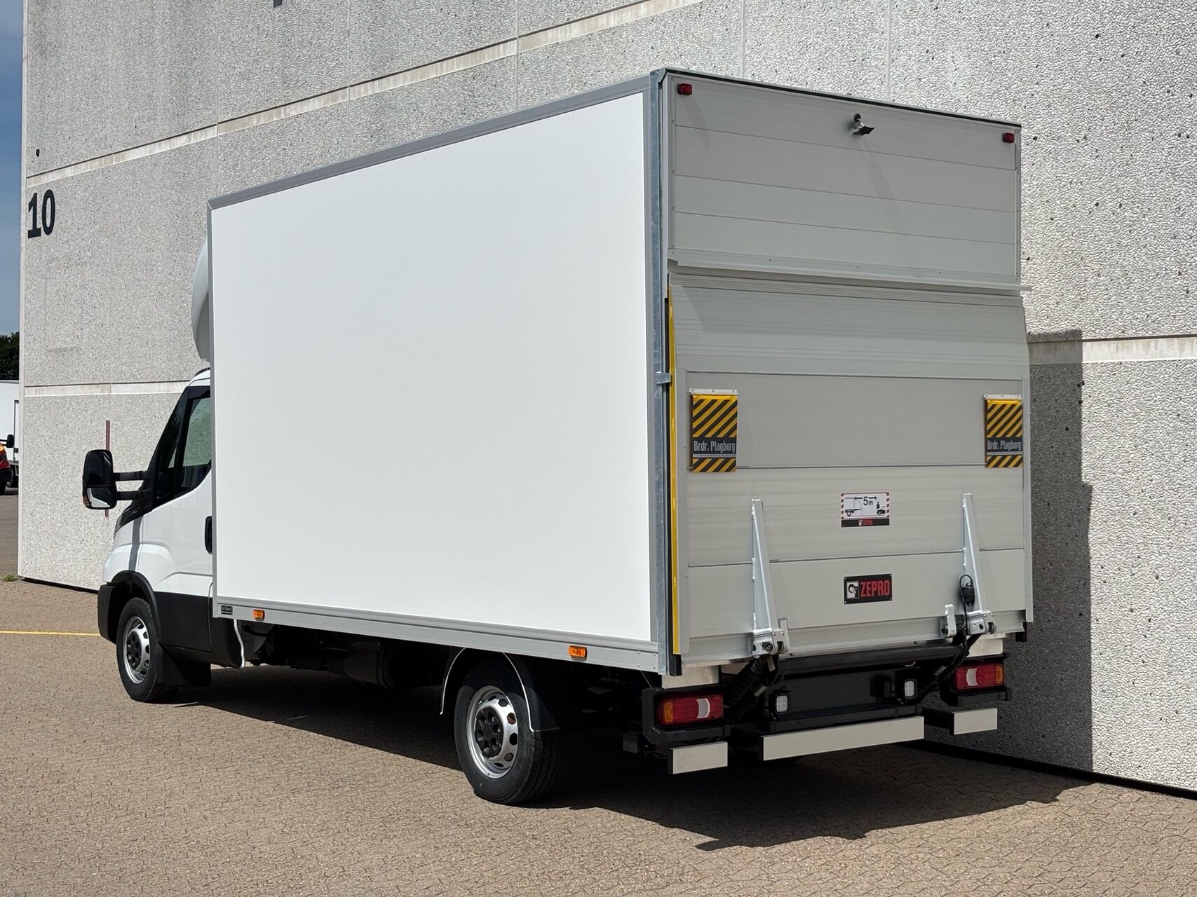 Billede af Iveco Daily 35S18 4100mm 3,0 D 180HK Ladv./Chas. 8g Aut.