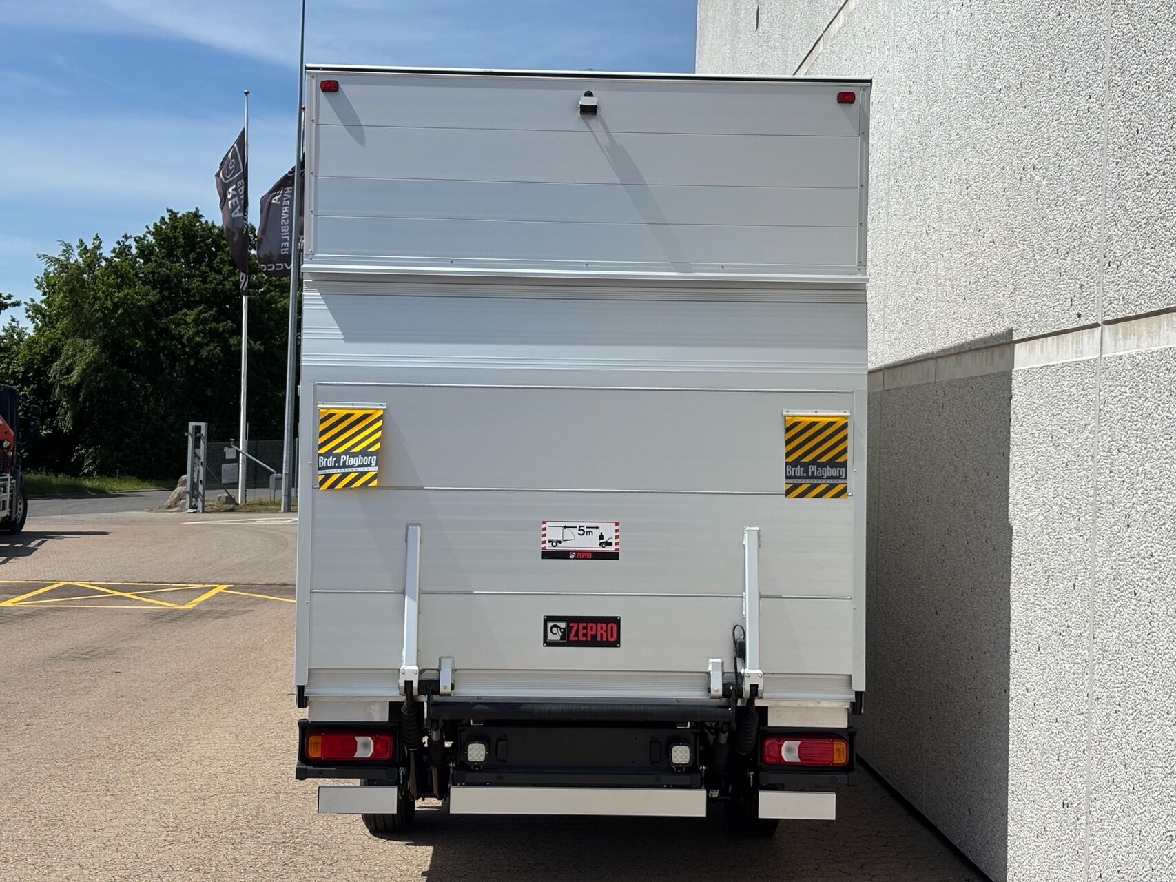 Billede af Iveco Daily 35S18 4100mm 3,0 D 180HK Ladv./Chas. 8g Aut.