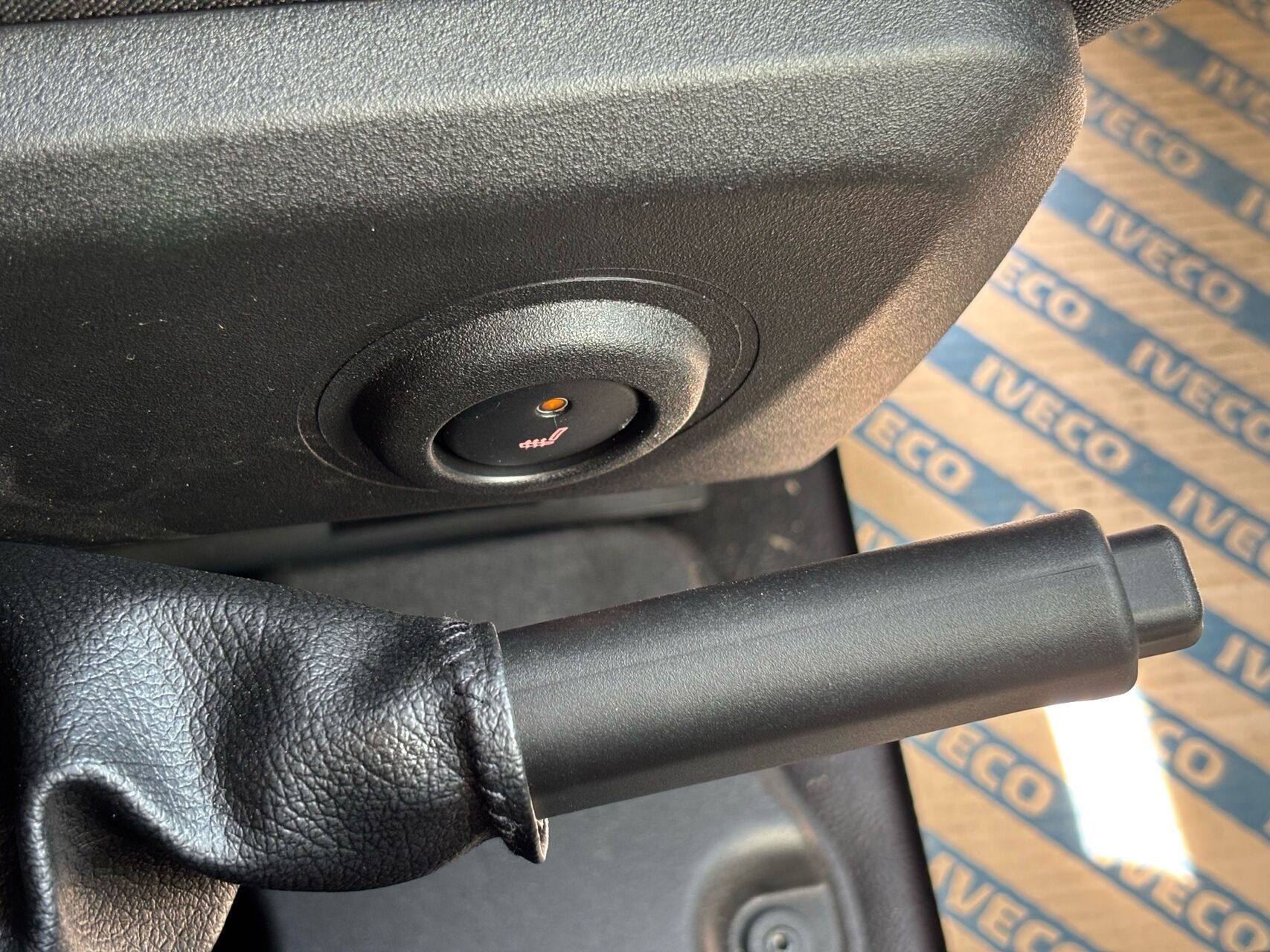 Billede af Iveco Daily 35S18 4100mm 3,0 D 180HK Ladv./Chas. 8g Aut.