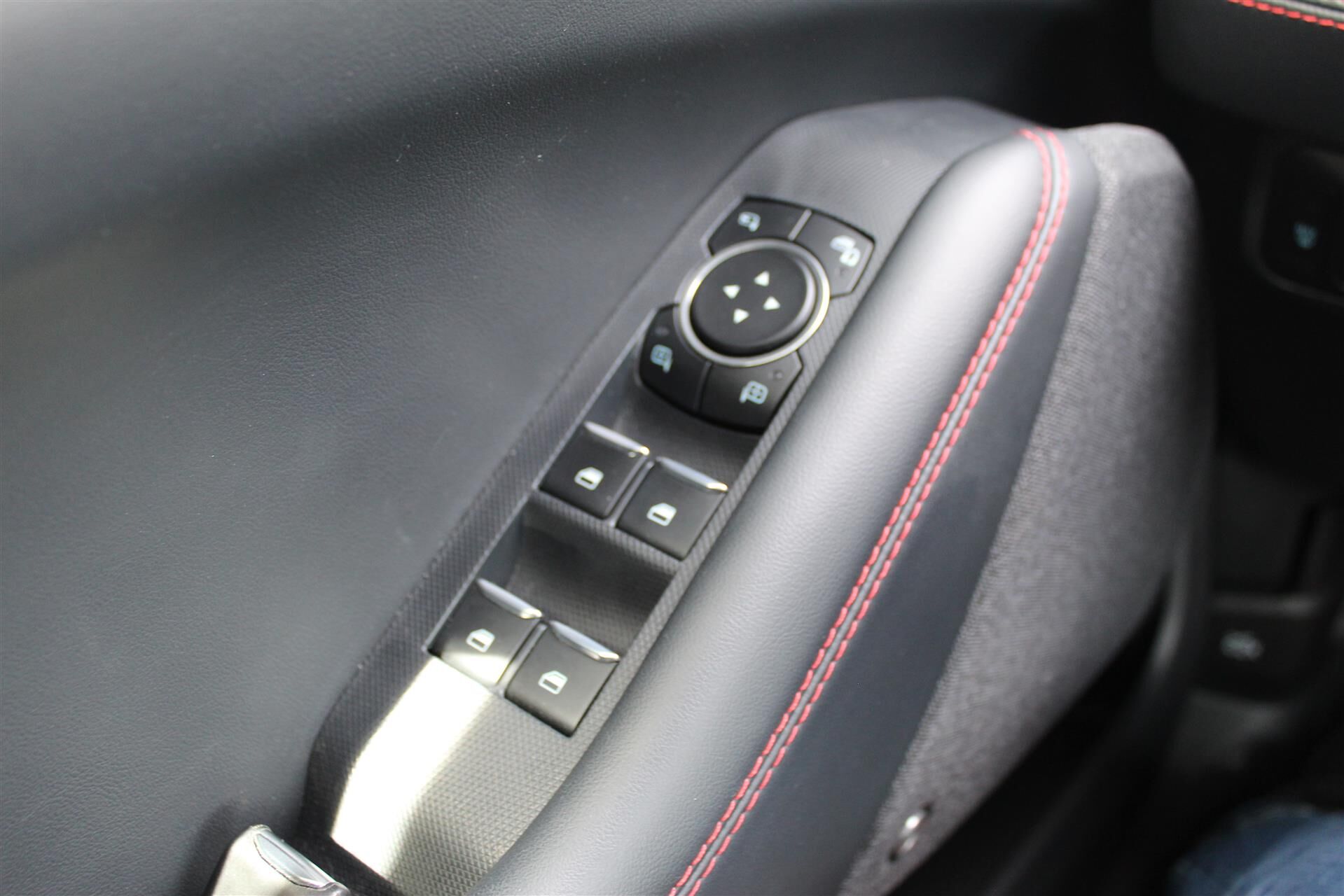 Billede af Ford Mustang Mach-E EL SR Premium AWD 269HK 5d Aut.