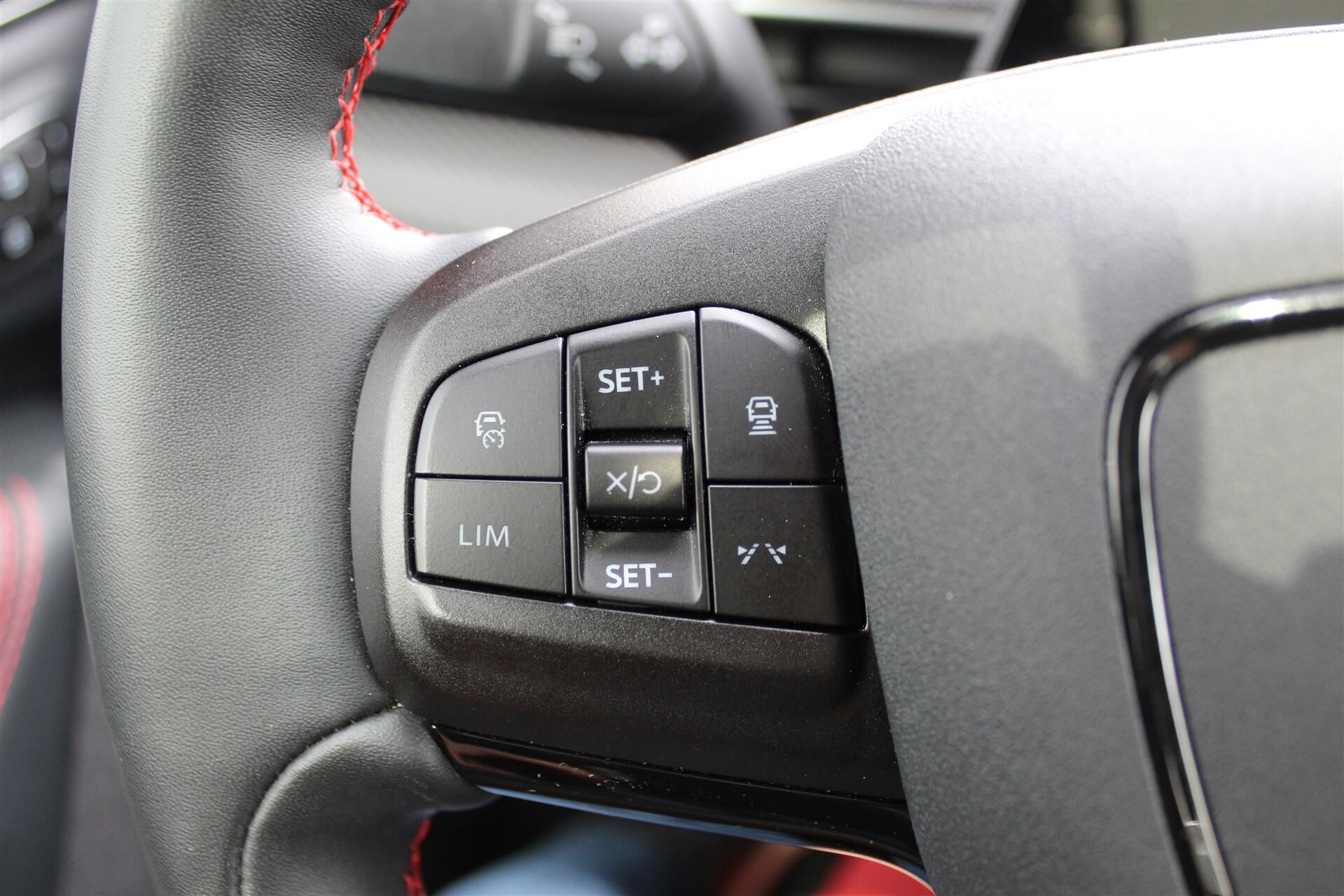 Billede af Ford Mustang Mach-E EL SR Premium AWD 269HK 5d Aut.