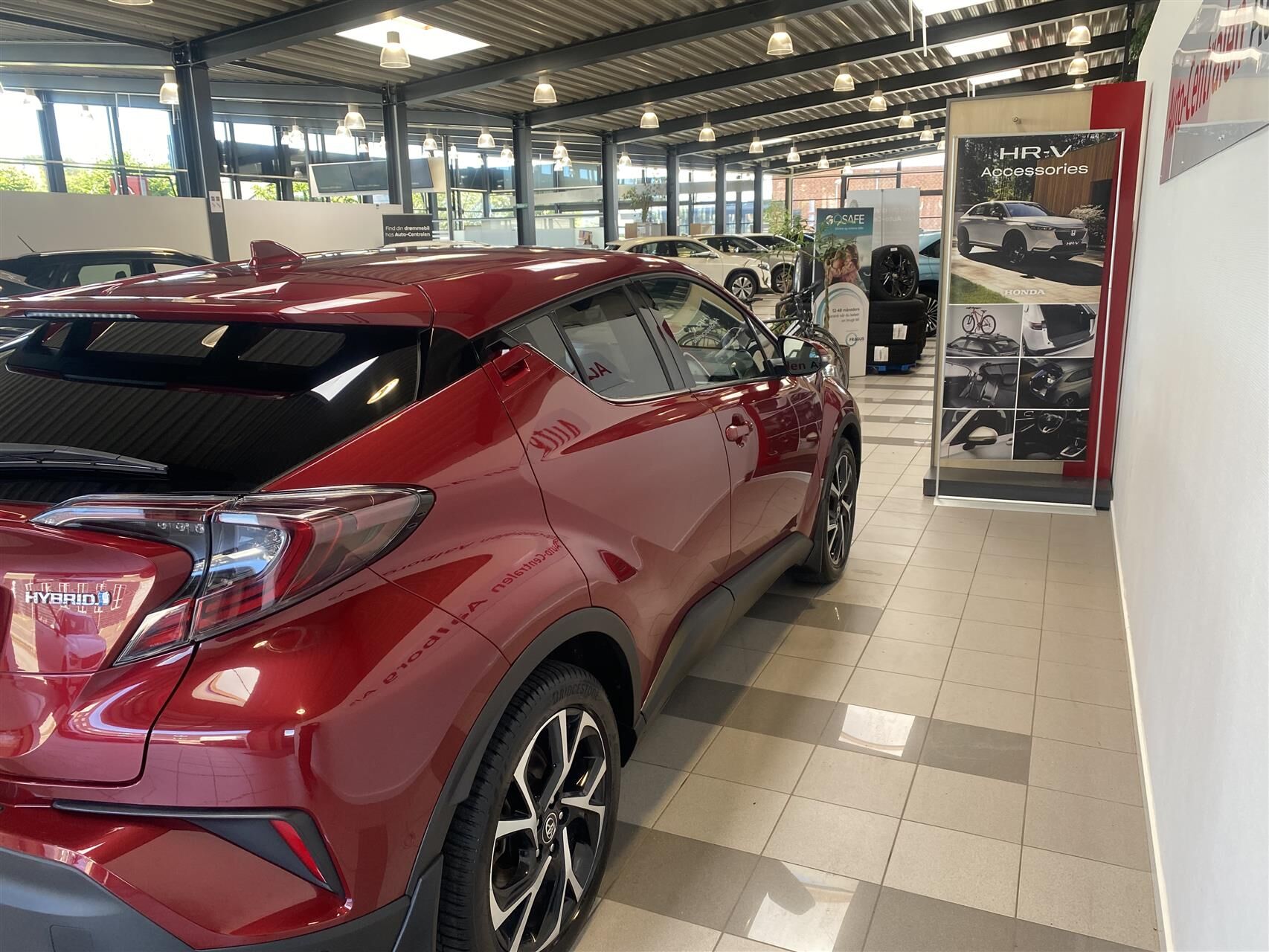 Billede af Toyota C-HR 1,8 Hybrid C-LUB Premium Selected Multidrive S 122HK 5d Aut.
