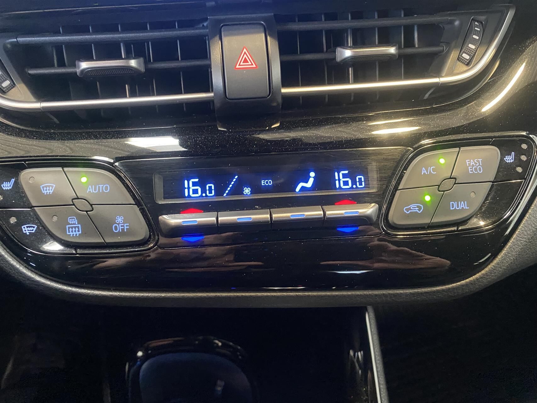Billede af Toyota C-HR 1,8 Hybrid C-LUB Premium Selected Multidrive S 122HK 5d Aut.