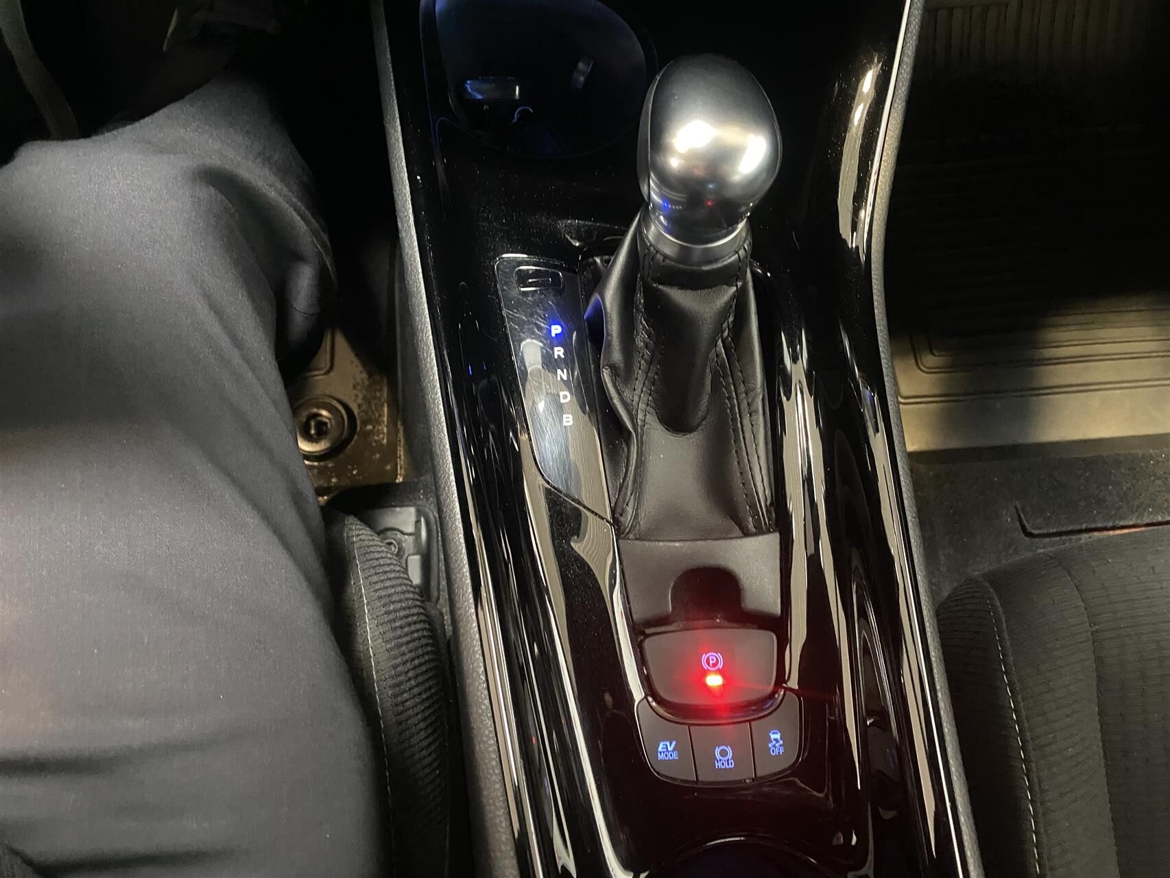 Billede af Toyota C-HR 1,8 Hybrid C-LUB Premium Selected Multidrive S 122HK 5d Aut.