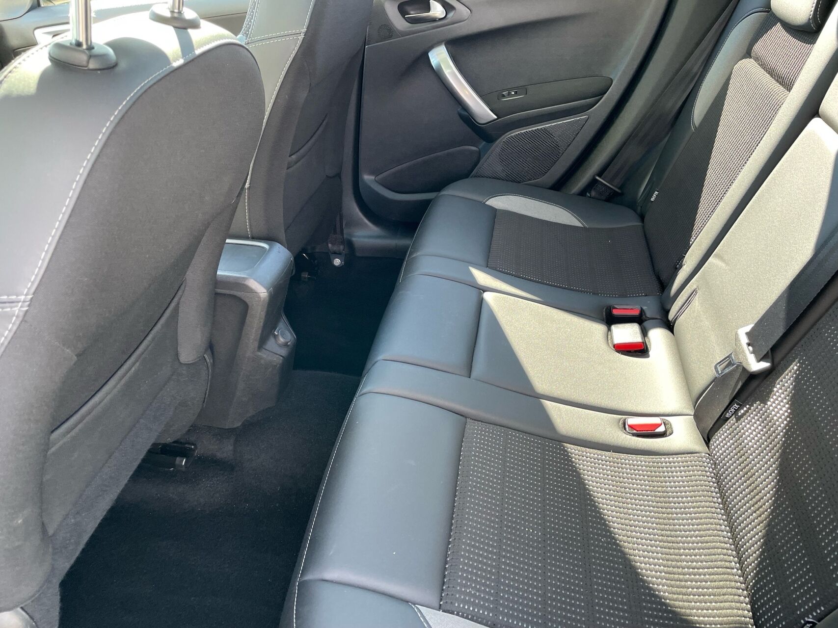 Billede af Peugeot 2008 1,5 BlueHDi Prestige 100HK 5d